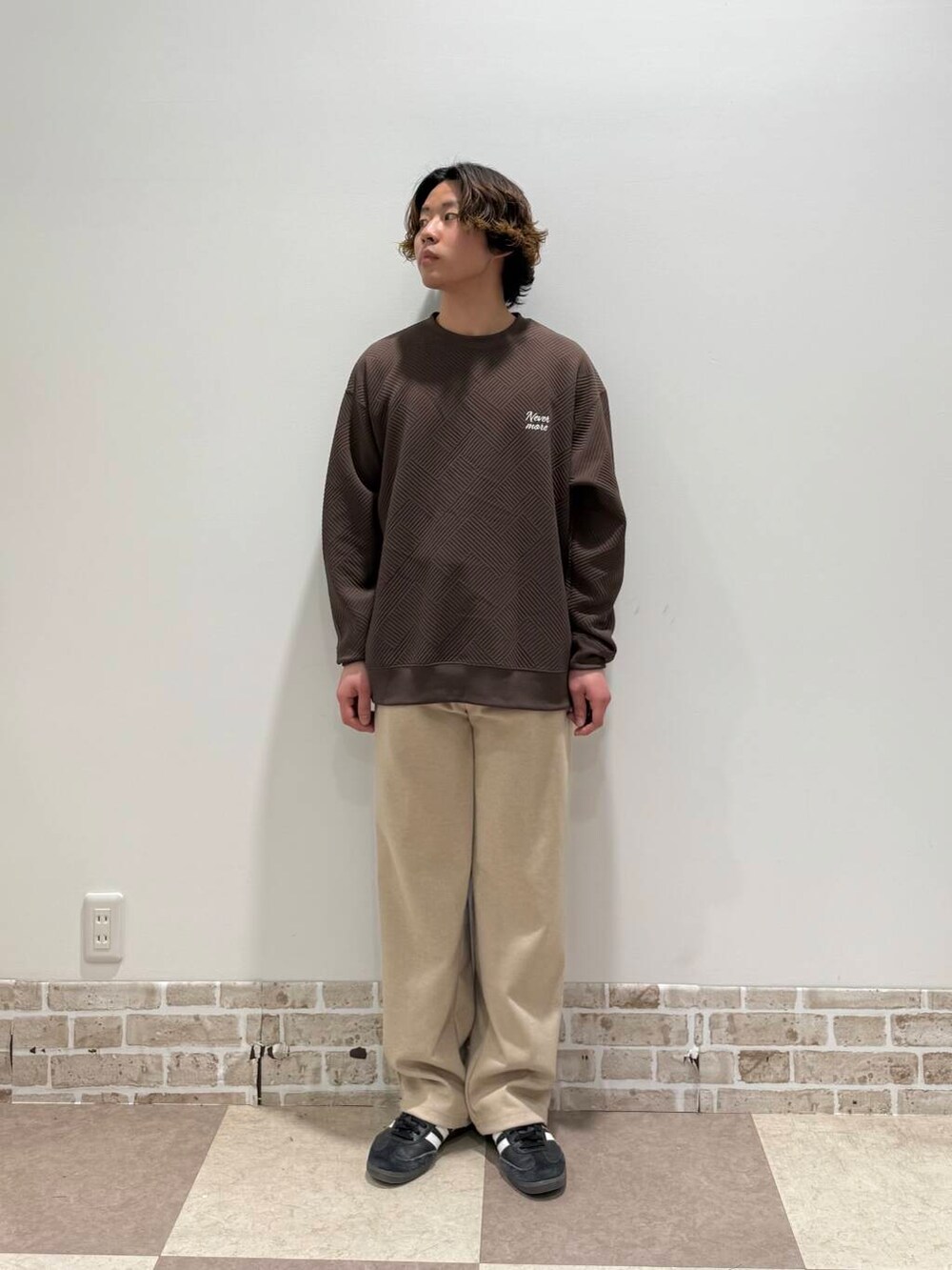「デートコーデ、スニーカーコーデ、春アウター、newarrival、低身長おススメアウター、ホリデーデートコーデ、暮らしを楽しむ、私の推しデニムスタイル、春のジャケットスタイル」｜「ITEMS URBANRESEARCHの静電気防止 ウールタッチTR スラックス（スラックス、ベージュ系）」を使った、yuukiさん（メンズ・164cm）の冬コーディネートの2枚目の写真