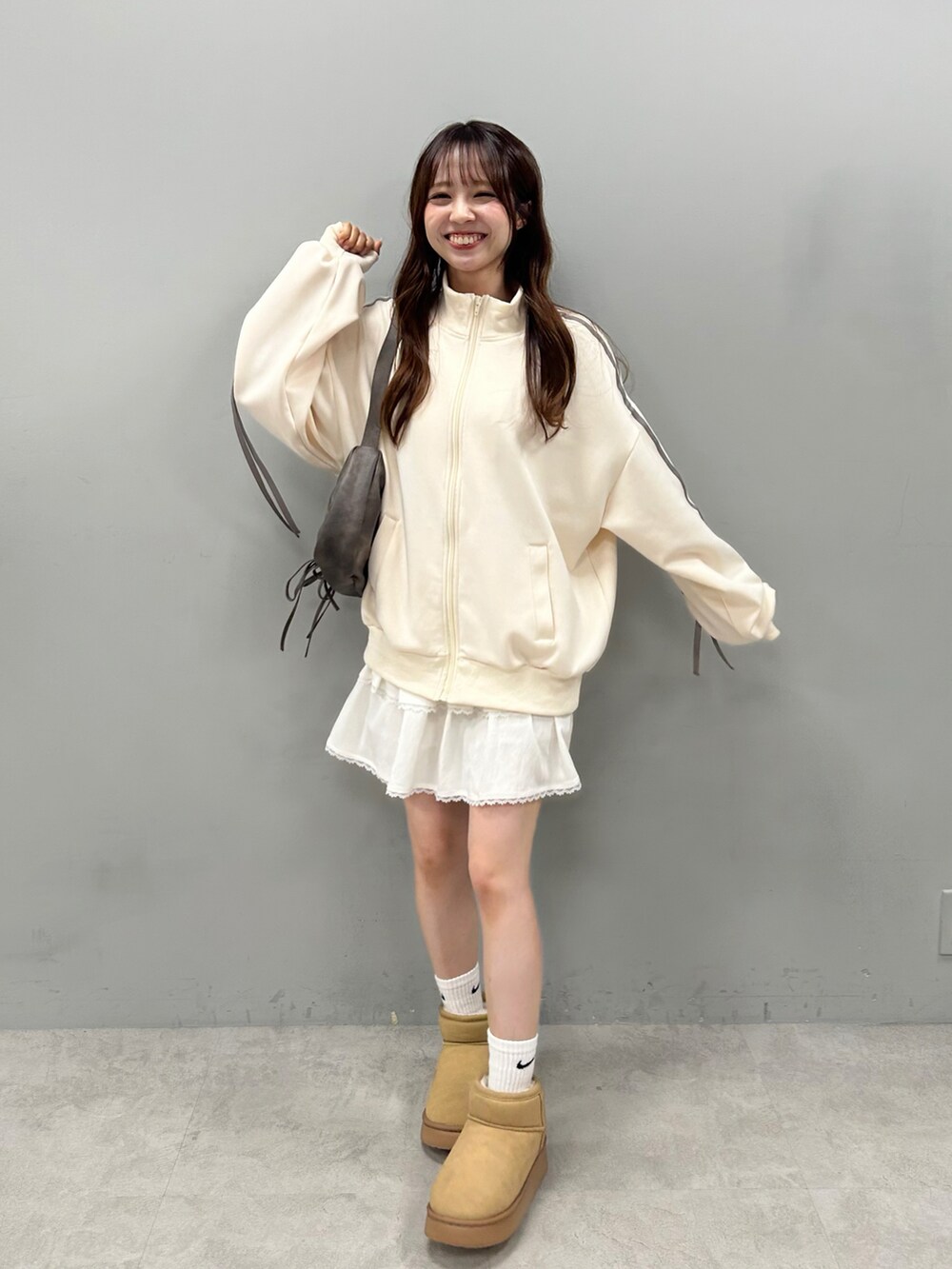 「お出かけコーデ、秋服準備はじめました、秋服コーデ、シンプルスタイル、ムートンブーツ、ベージュ、カジュアル、カジュアルガーリー、レース、リボン、骨格ウェーブ、低身長、低身長女子、淡色コーデ、いいね、save、フォローお願いします🤑」｜「OLIVE des OLIVEのムートンブーツ　1042130030（ブーツ、ベージュ系）」を使った、Yu.さん（骨格ウェーブ・レディース・150cm）の夏コーディネートの3枚目の写真