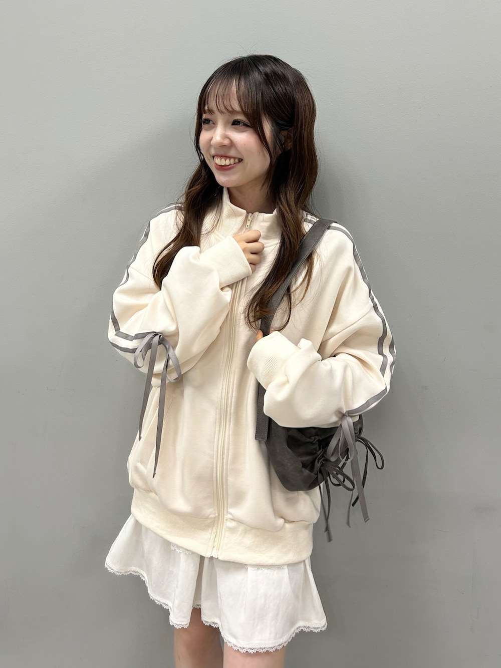 「お出かけコーデ、秋服準備はじめました、秋服コーデ、シンプルスタイル、ムートンブーツ、ベージュ、カジュアル、カジュアルガーリー、レース、リボン、骨格ウェーブ、低身長、低身長女子、淡色コーデ、いいね、save、フォローお願いします🤑」｜「OLIVE des OLIVEのムートンブーツ　1042130030（ブーツ、ベージュ系）」を使った、Yu.さん（骨格ウェーブ・レディース・150cm）の夏コーディネートの5枚目の写真
