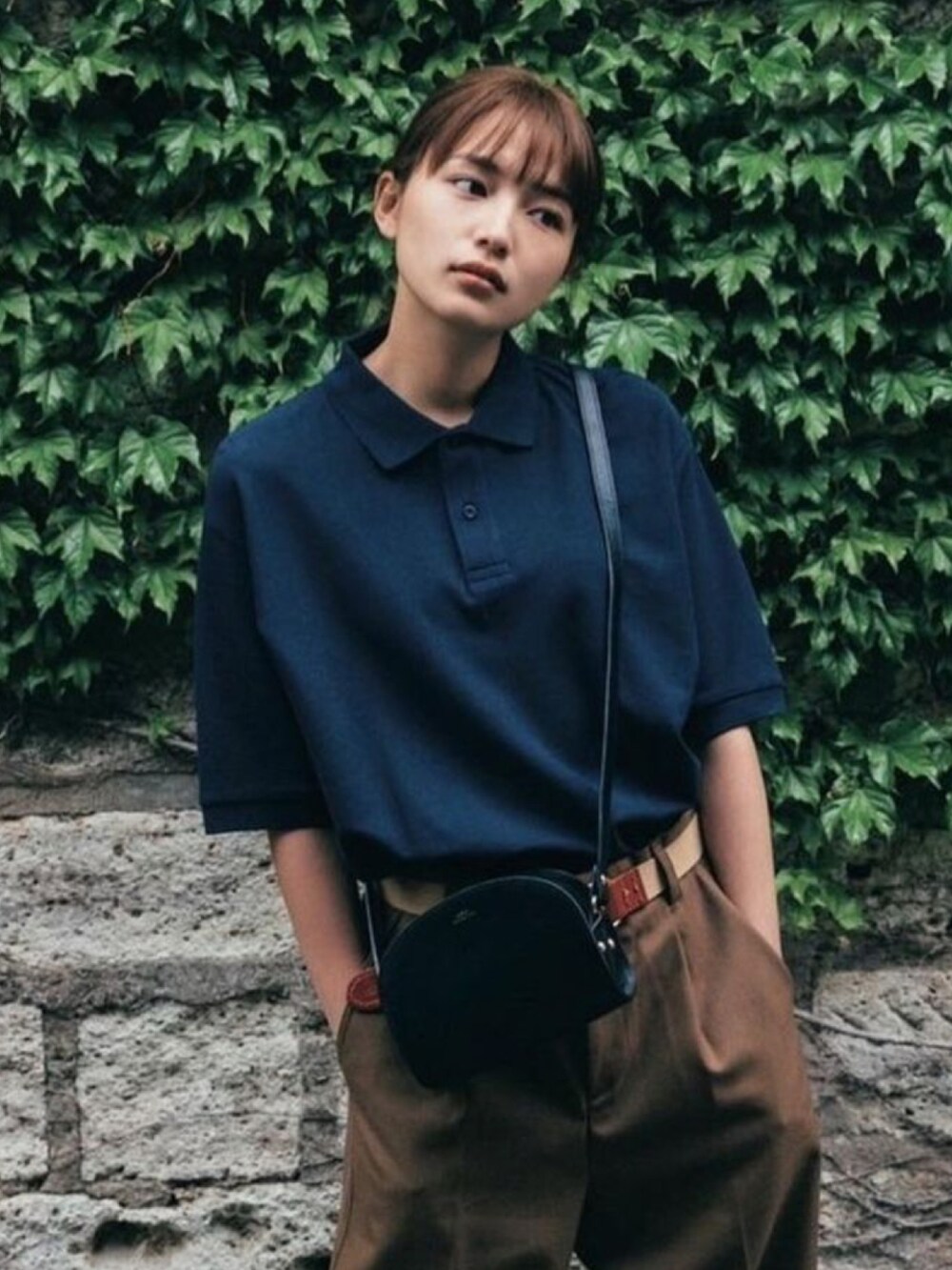 「GIVENCHYのアイテム（ポロシャツ、ブルー系）」を使った、Takaさん（メンズ・171cm）の夏コーディネートの2枚目の写真