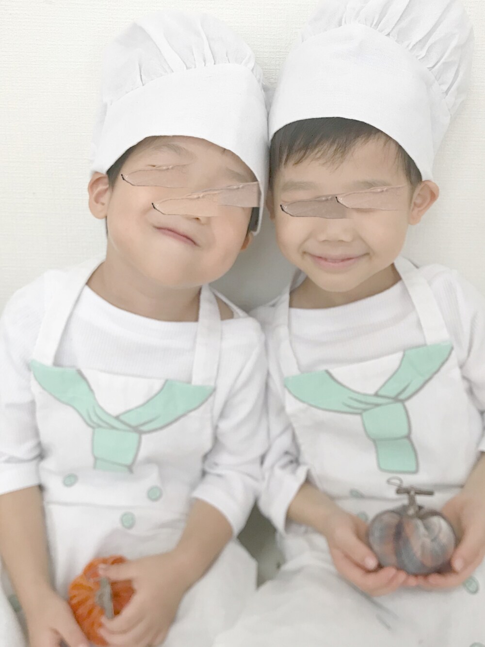 「wearhalloween2021、halloween、ハロウィンコーデ、仮装、コスプレ、男の子、兄弟、3coins」｜「3coinsのアイテム（その他、ホワイト系）」を使った、ぽん‪‪☺︎‬さん（キッズ・100cm）の秋コーディネートの3枚目の写真