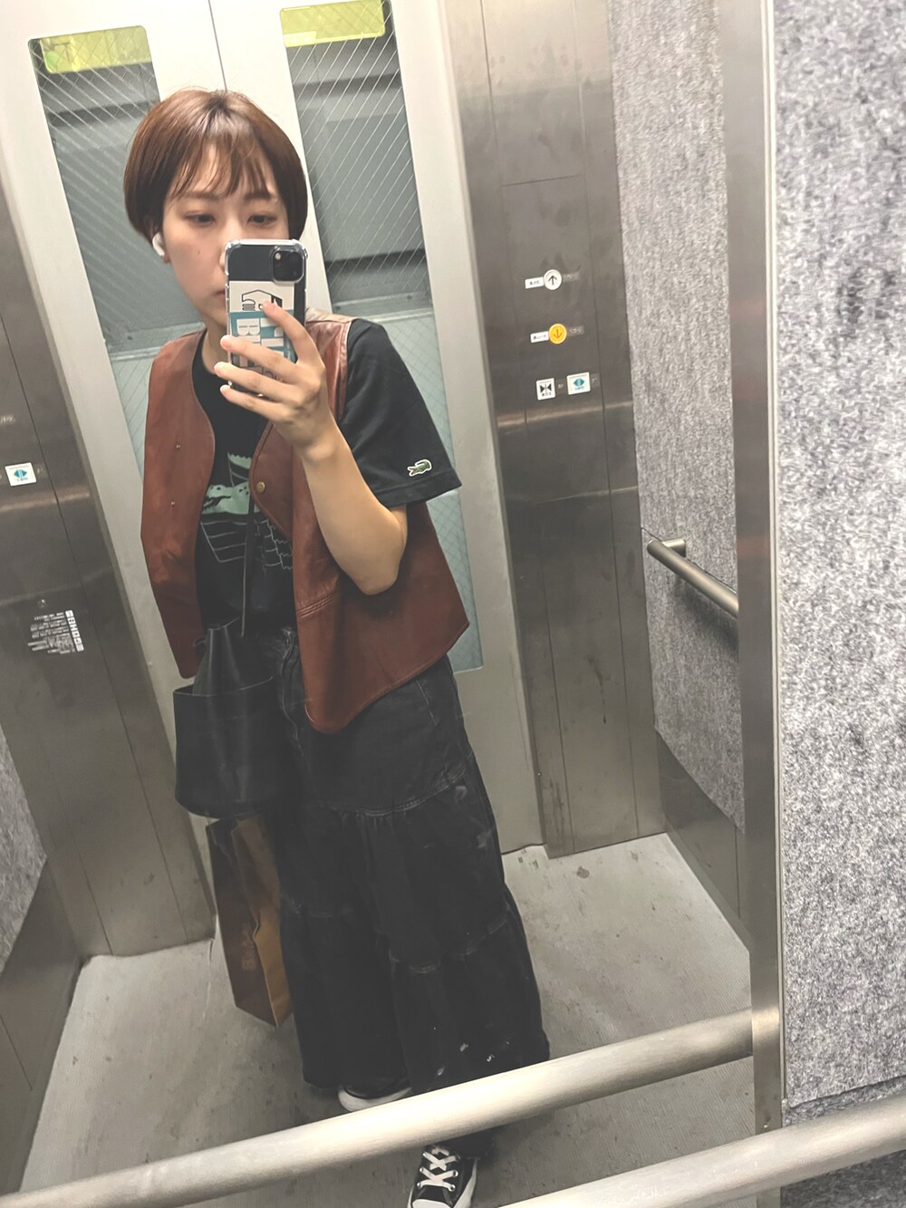 「FREAK'S STOREの2wayフェイクレザーベスト（ベスト、ブラウン系）」を使った、ぴすさん（レディース・157cm）の秋コーディネートの2枚目の写真