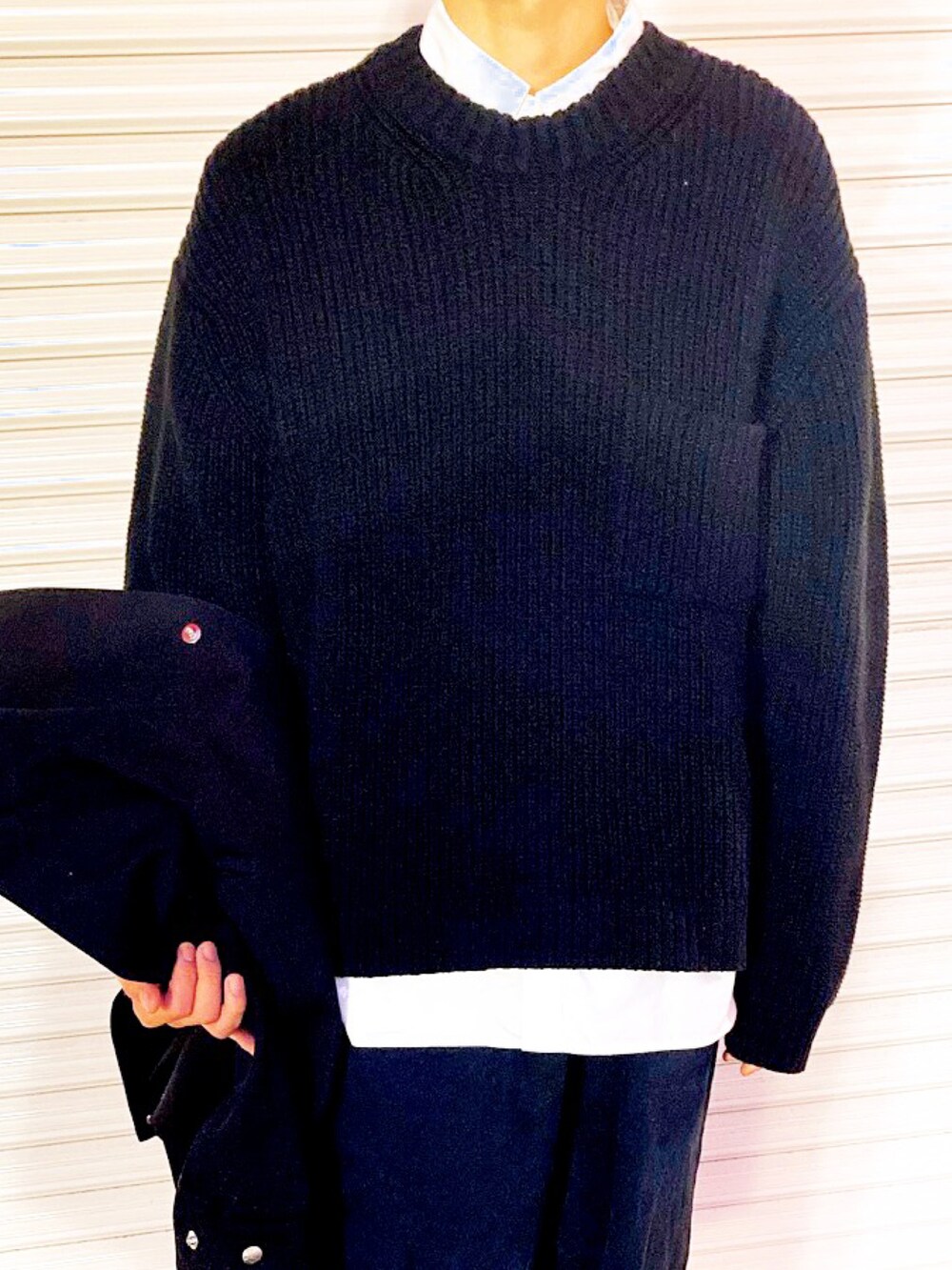 「OAMCのアイテム（ジャケット/アウター、ブラック系）」を使った、Dr SAKUさん（メンズ・175cm）の冬コーディネートの4枚目の写真