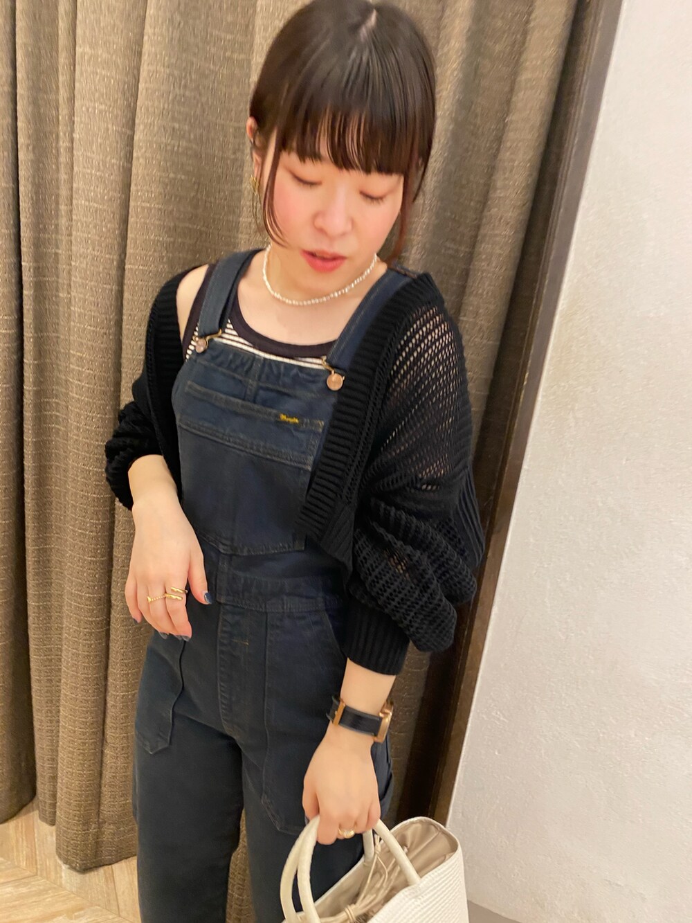 「サロペット、デニム、Wrangler、ラングラー、デニムサロペット、ニットボレロ、ボーダー、サンダルブーツ、カジュアルコーデ、夏コーデ」｜「CAPRICIEUX LE'MAGEの【Wrangler/ラングラー】フレアサロペット（サロペット/オーバーオール、ブラック系）」を使った、piiiii_lemageさん（レディース・154cm）の春コーディネートの4枚目の写真