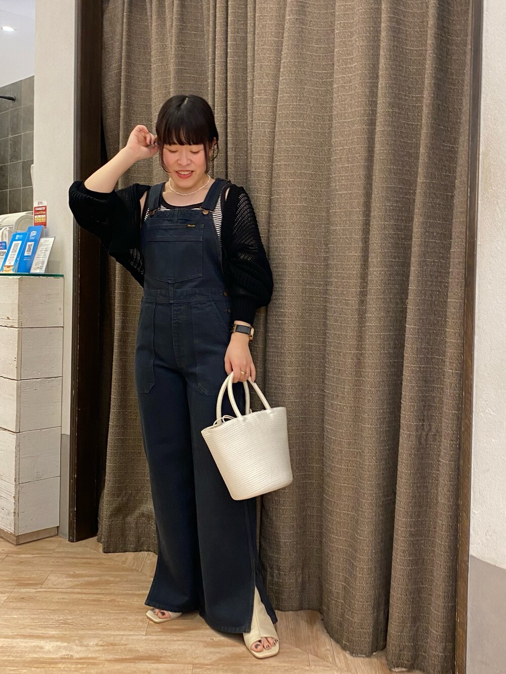 「サロペット、デニム、Wrangler、ラングラー、デニムサロペット、ニットボレロ、ボーダー、サンダルブーツ、カジュアルコーデ、夏コーデ」｜「CAPRICIEUX LE'MAGEの【Wrangler/ラングラー】フレアサロペット（サロペット/オーバーオール、ブラック系）」を使った、piiiii_lemageさん（レディース・154cm）の春コーディネートの2枚目の写真