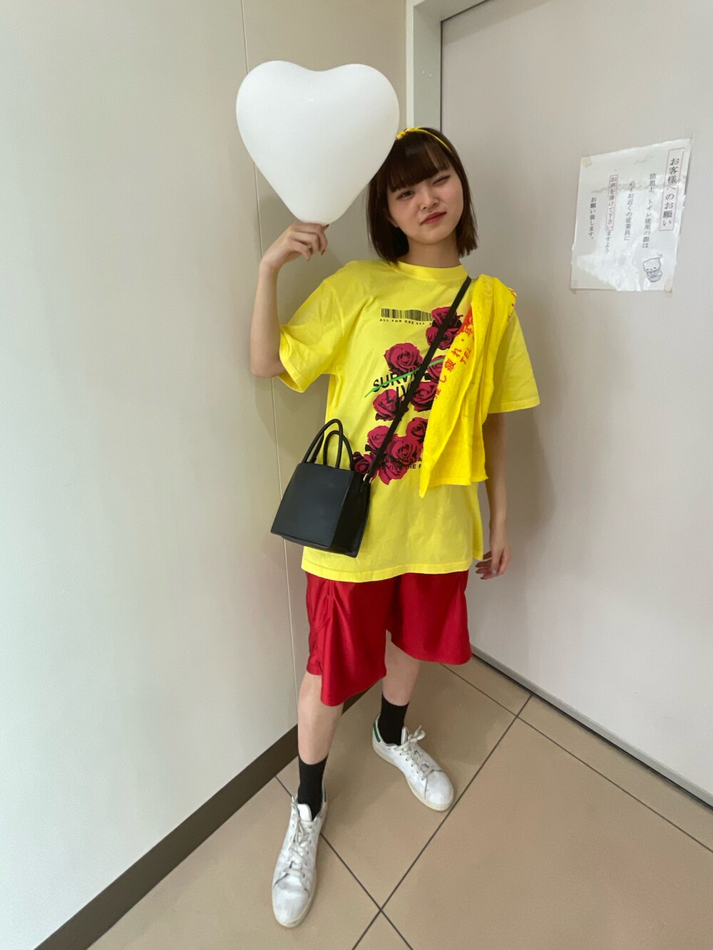 「H&Mのアイテム（ショルダーバッグ、ブラック系）」を使った、ᴹᴬᴿᴼᴺさん（レディース・160cm）の冬コーディネートの2枚目の写真