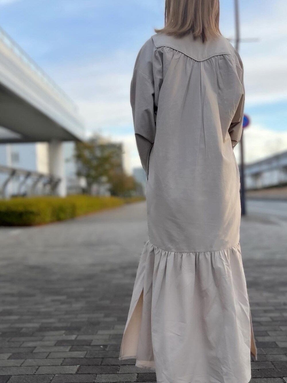 「オトナカジュアル、休日スタイル、カジュアル、オーバーサイズ、ロングワンピース、春コーデ、アイボリー、ラクチンコーデ、ママコーデ、マーメイドスカート、ロングブーツ、プチプラ、モノトーン、大人コーデ、ガーリー」｜「FABIO RUSCONIのアイテム（ブーツ、ブラウン系）」を使った、Ameri★さん（レディース・164cm）の冬コーディネートの2枚目の写真