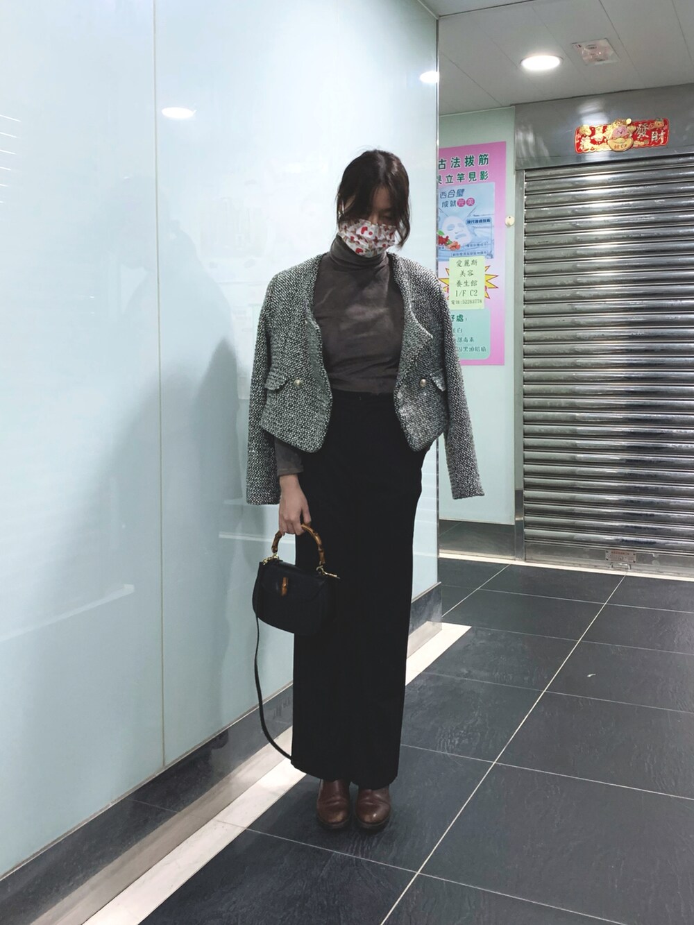 「ootd、冬、東大門、寒い、寒色系、聖誕節」｜「GUCCIのアイテム（バッグ、ブラック系）」を使った、christaさん（レディース・162cm）の冬コーディネートの2枚目の写真
