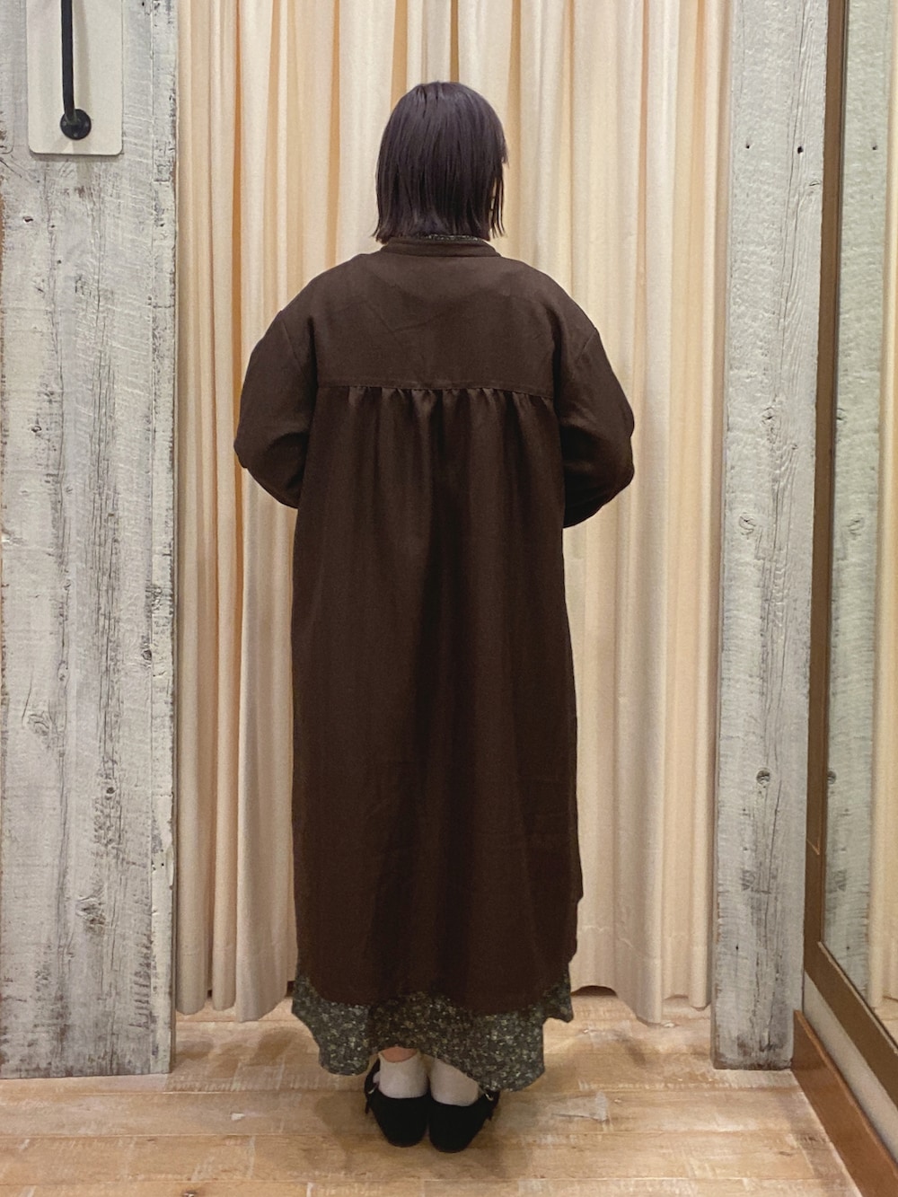 「ehka sopo、エヘカソポ、低身長、低身長コーデ、ゆるコーデ、おしゃれさんと繋がりたい、ワンピース、コート」｜「ehka sopoの花柄切替ワンピース（ワンピース、ブラック系）」を使った、honamiさん（レディース・153cm）の秋コーディネートの3枚目の写真