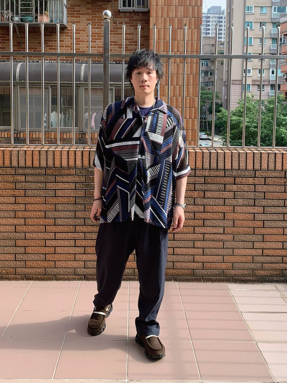 「夏コーデ、オトナカジュアル、シャツスタイル、迷彩、ブルー」｜「WYM LIDNMのCARDIGAN JK RELAX SET-UP（セットアップ、ブルー系）」を使った、idaさん（メンズ・177cm）の夏コーディネートの2枚目の写真