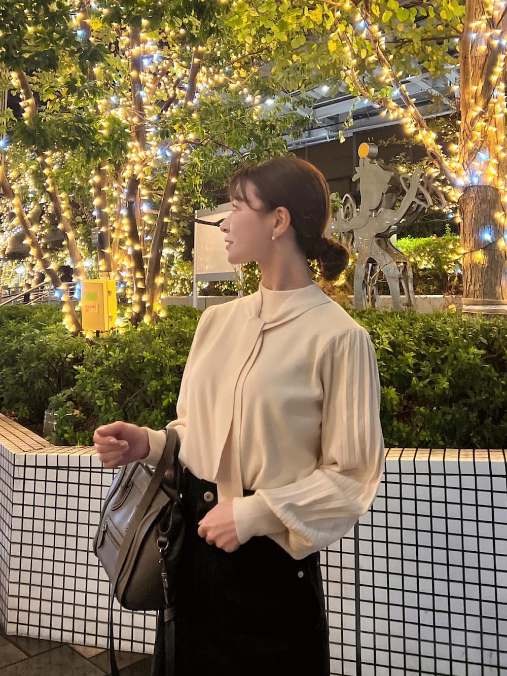「秋冬コーデ、オトナ女子、NATURAL BEAUTY BASIC、ナチュラルビューティーベーシック、PR、ニット、低身長女子、秋服、ボウタイニット」｜「NATURAL BEAUTY BASICの２ＷＡＹプリーツスリーブリボンニット（ニット/セーター、ホワイト系）」を使った、har ( ハル )さん（レディース・153cm）の秋コーディネートの2枚目の写真