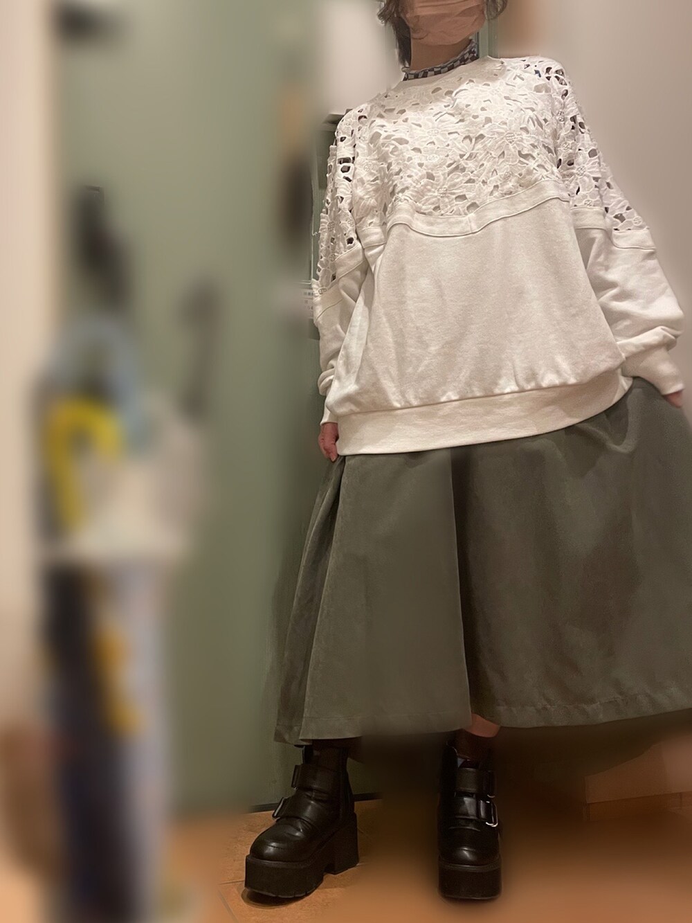 「YOSUKEの「YOSUKE/ヨースケ」厚底ベルティッドショートブーツ（ブーツ、ブラック系）」を使った、ちゃー さん（レディース・150cm）の秋コーディネートの2枚目の写真