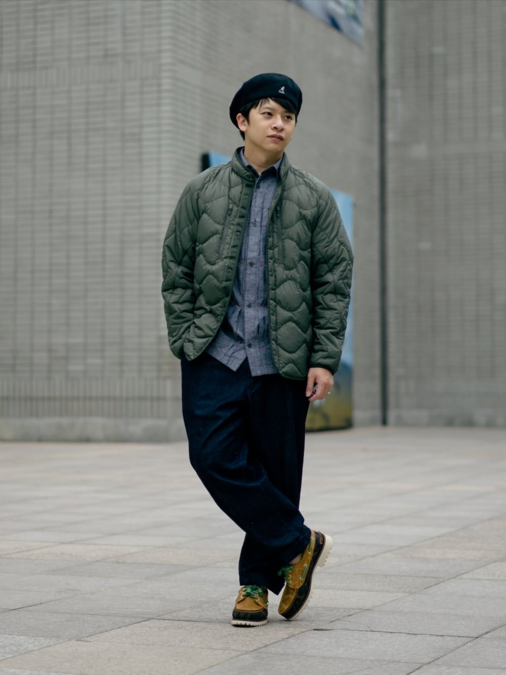 「ootd、日系極簡、oversize、牛仔褲、工裝褲、阿美咔嘰、mastermind JAPAN、UNIQLO、Bape、Timberland、KANGOL」｜「KANGOLのKangol x Mastermind Tropic（ハンチング/ベレー帽、ブラック系）」を使った、MIN_WEIさん（メンズ・171cm）の冬コーディネートの2枚目の写真
