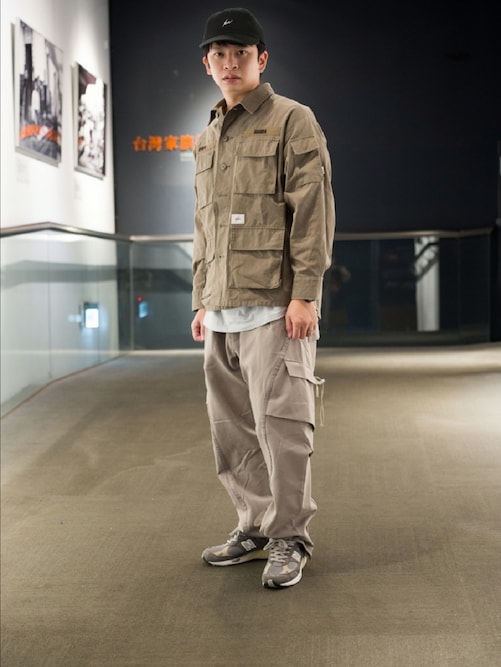 WTAPSのミリタリージャケット（ベージュ系）を使った人気ファッション