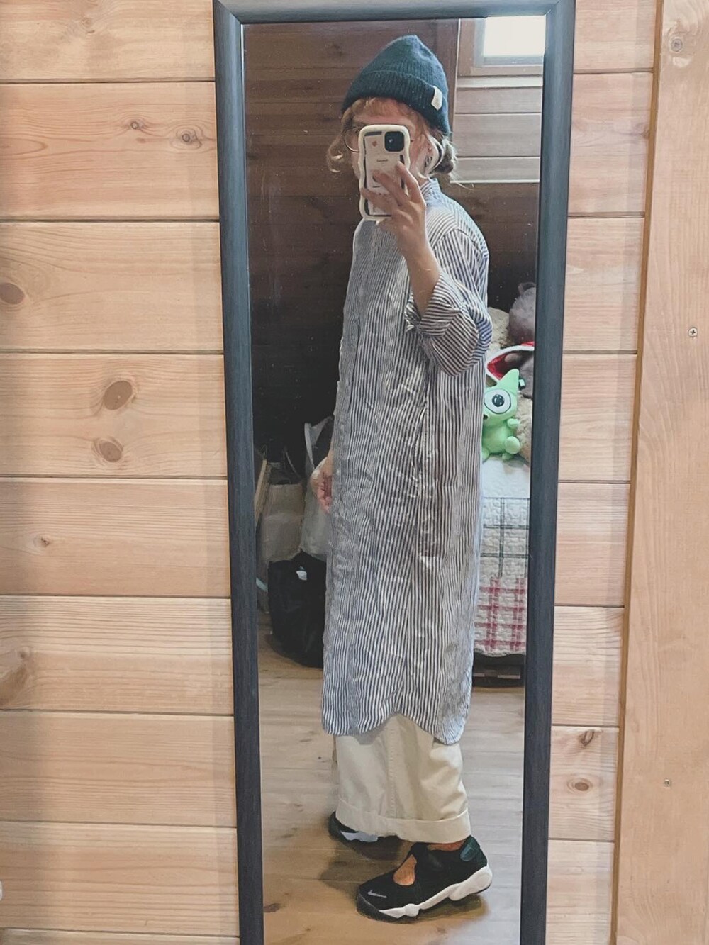 「サーカスパンツ、シャツワンピース、エアリフト、メガネ女子、ニット帽、おだんごヘアー」｜「無印良品のアイテム（シャツワンピース、ブルー系）」を使った、るんさん（レディース・153cm）の夏コーディネートの3枚目の写真