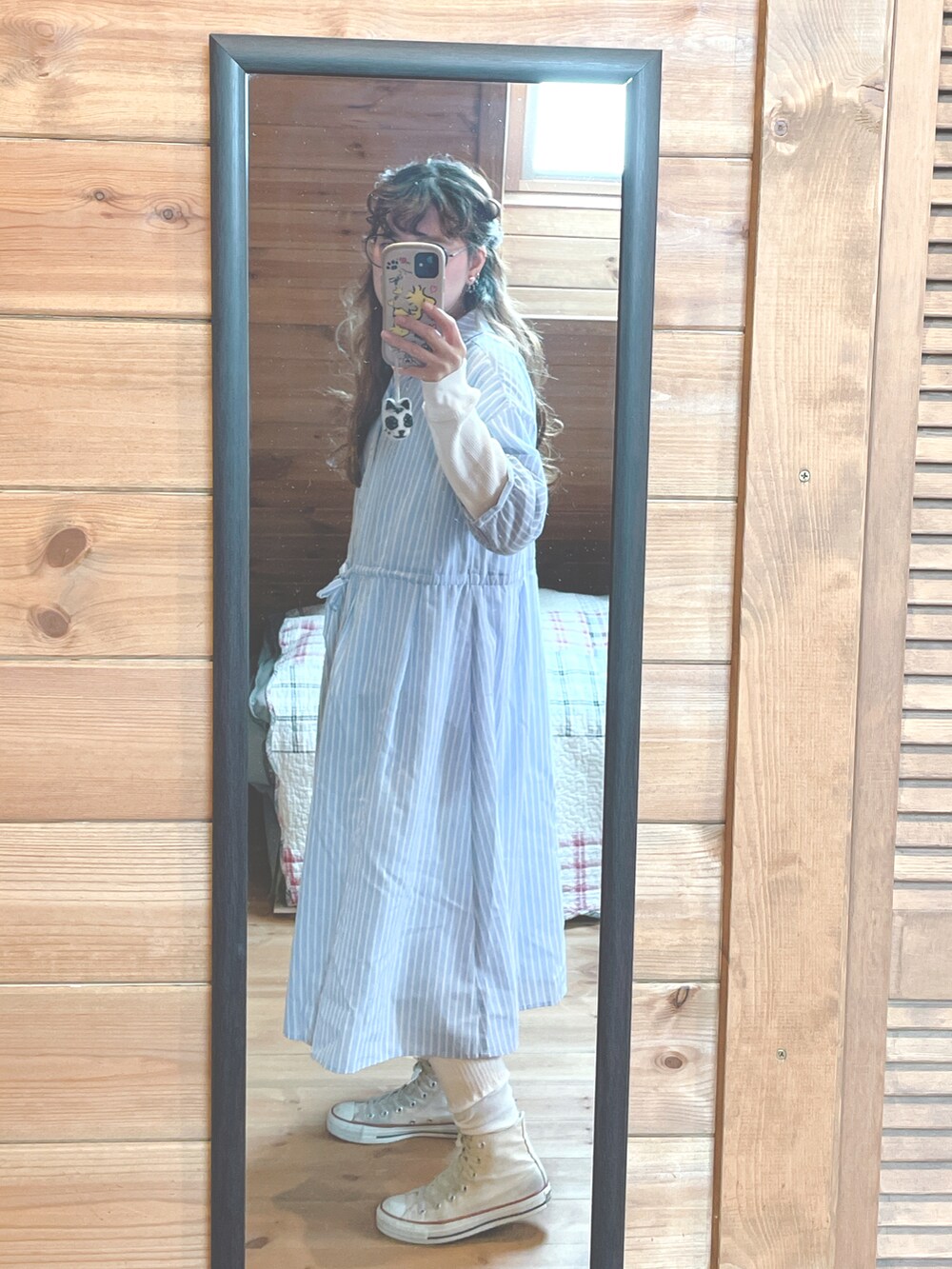 「春コーデ、シャツワンピース、カーディガン、刺繍、白スニーカー、メガネ女子、重ね着、古着、古着MIX、コンバース」｜「paravionのアイテム（その他アウター、ホワイト系）」を使った、るんさん（レディース・153cm）の春コーディネートの4枚目の写真