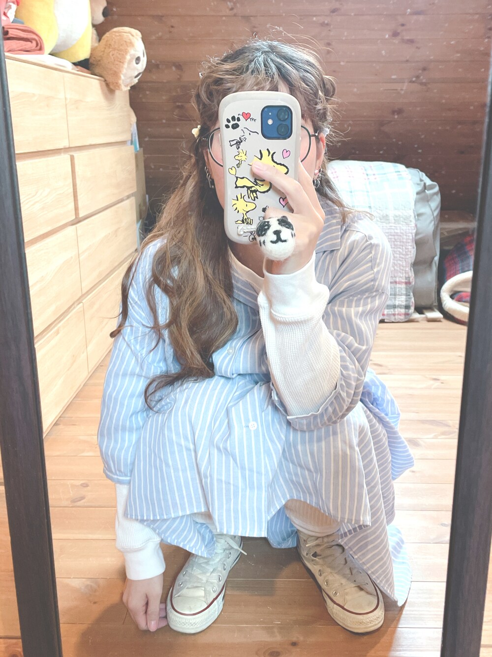 「春コーデ、シャツワンピース、カーディガン、刺繍、白スニーカー、メガネ女子、重ね着、古着、古着MIX、コンバース」｜「paravionのアイテム（その他アウター、ホワイト系）」を使った、るんさん（レディース・153cm）の春コーディネートの5枚目の写真