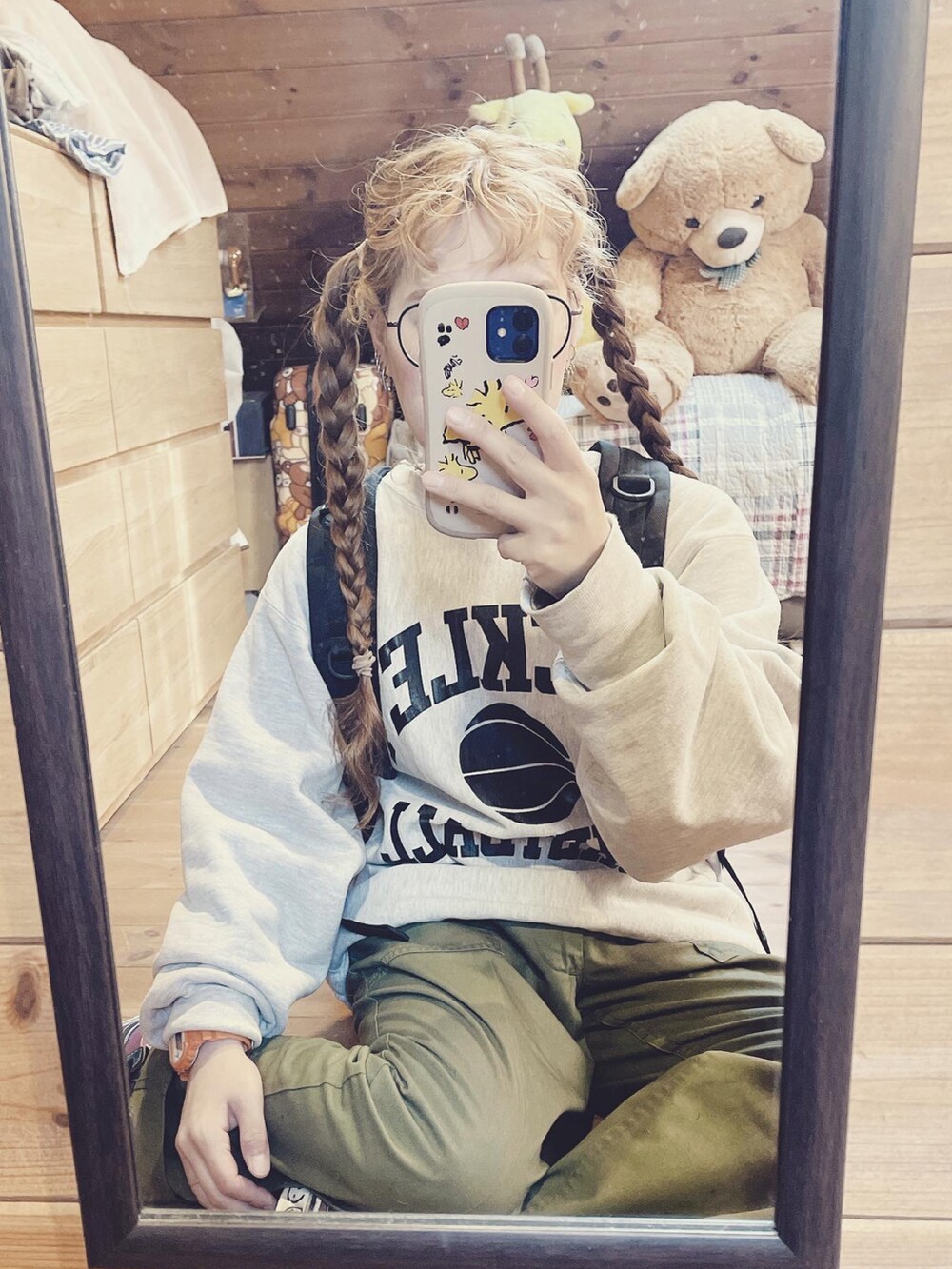 「春服コーデ、カジュアルコーデ、スウェット、リバースウィーブ、古着、軍パン、VANS、NEW ERA、リュック、メガネ女子、CASIO、gshock」｜「古着のアイテム（スウェット、グレー系）」を使った、るんさん（レディース・153cm）の春コーディネートの3枚目の写真