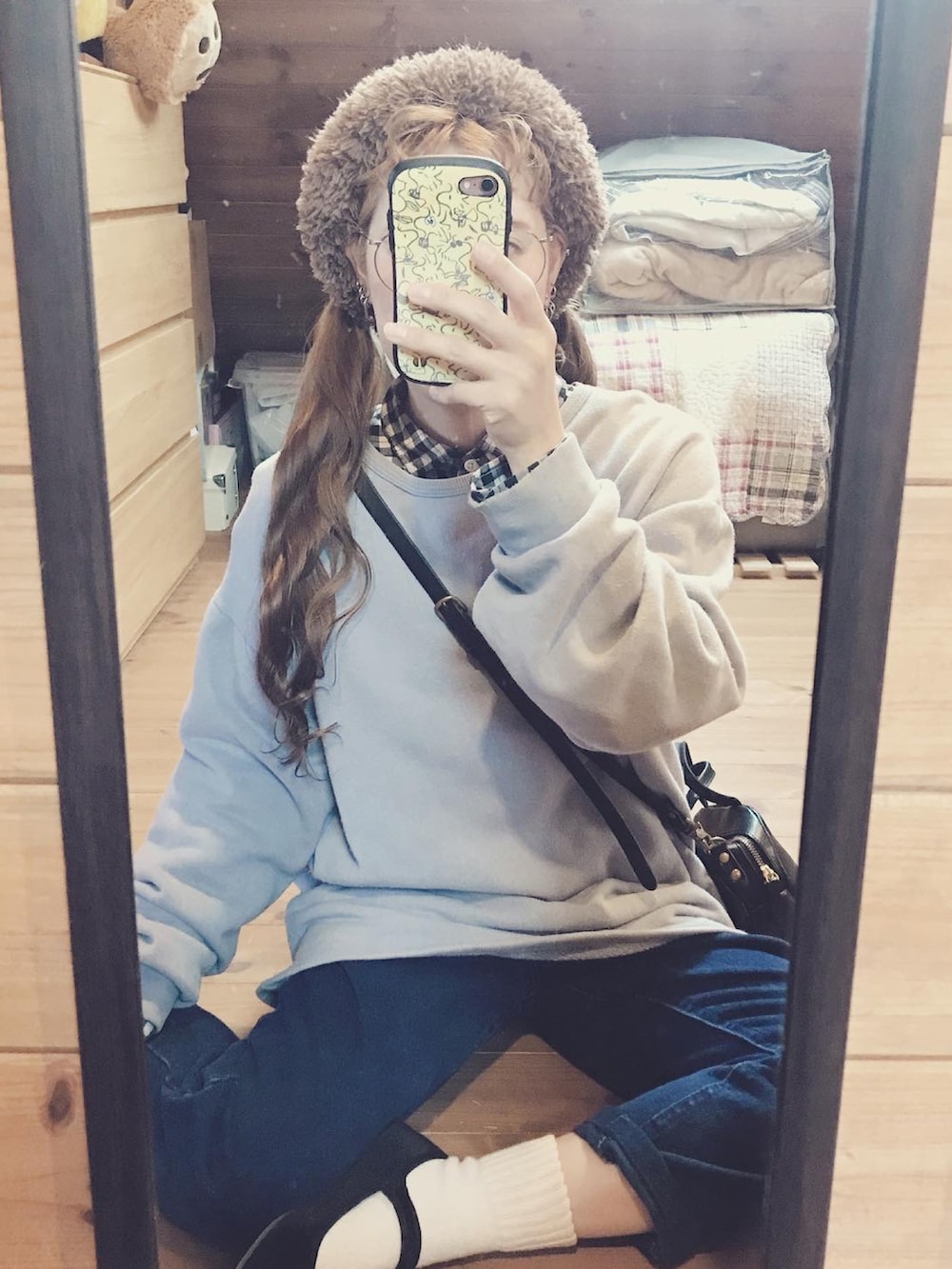 「秋服、ダサかわいい、ダサい、カンフーシューズ、デニム、デニムパンツ、LEE、スウェット、古着、チェックシャツ、重ね着、メガネ女子」｜「古着のアイテム（スウェット、ブルー系）」を使った、るんさん（レディース・153cm）の秋コーディネートの3枚目の写真