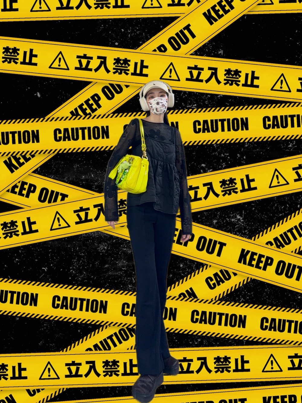 ブラック系のニット/セーター、ブラック系のキャミソール、ブラック系のノーカラージャケットを着用したレディースの春コーディネートの2枚目の写真