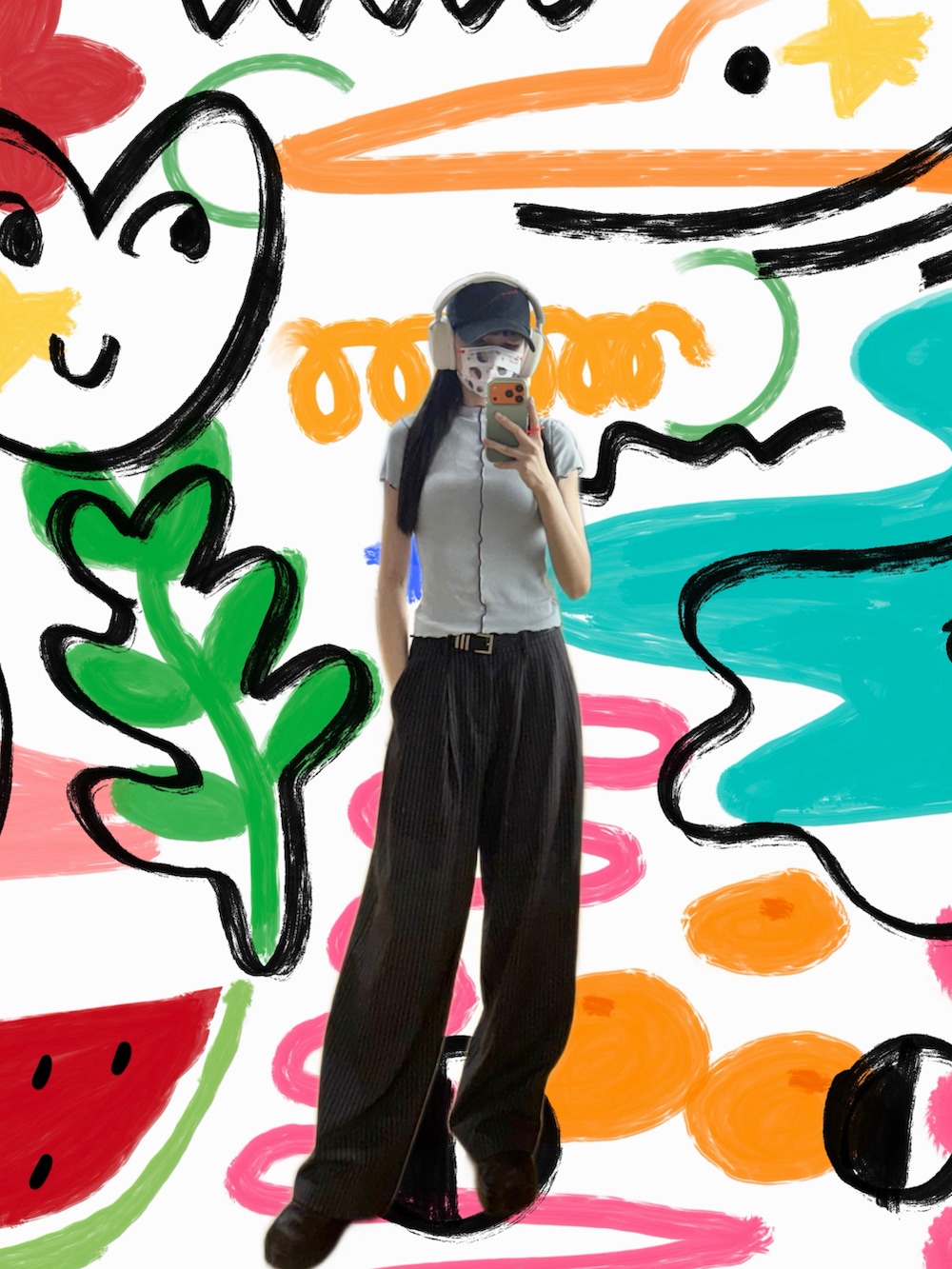 ブルー系のTシャツ/カットソー、ブラック系のスーツパンツ、ブラウン系のローファーを着用したレディースの秋コーディネートの2枚目の写真