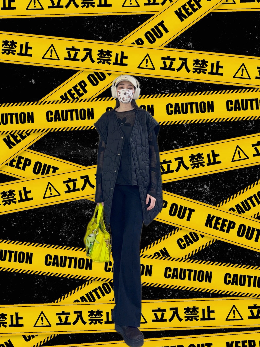 ブラック系のニット/セーター、ブラック系のキャミソール、ブラック系のノーカラージャケットを着用したレディースの春コーディネートの3枚目の写真