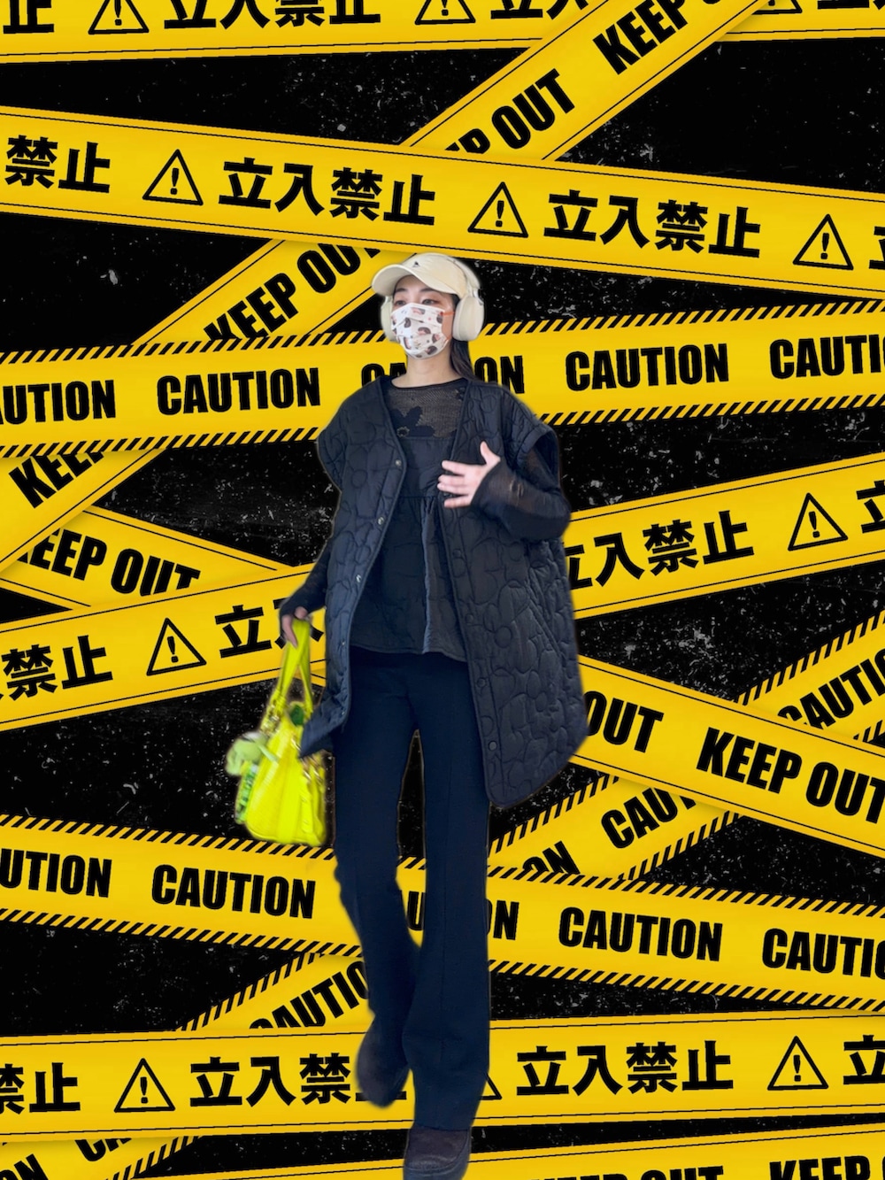 ブラック系のニット/セーター、ブラック系のキャミソール、ブラック系のノーカラージャケットを着用したレディースの春コーディネートの4枚目の写真