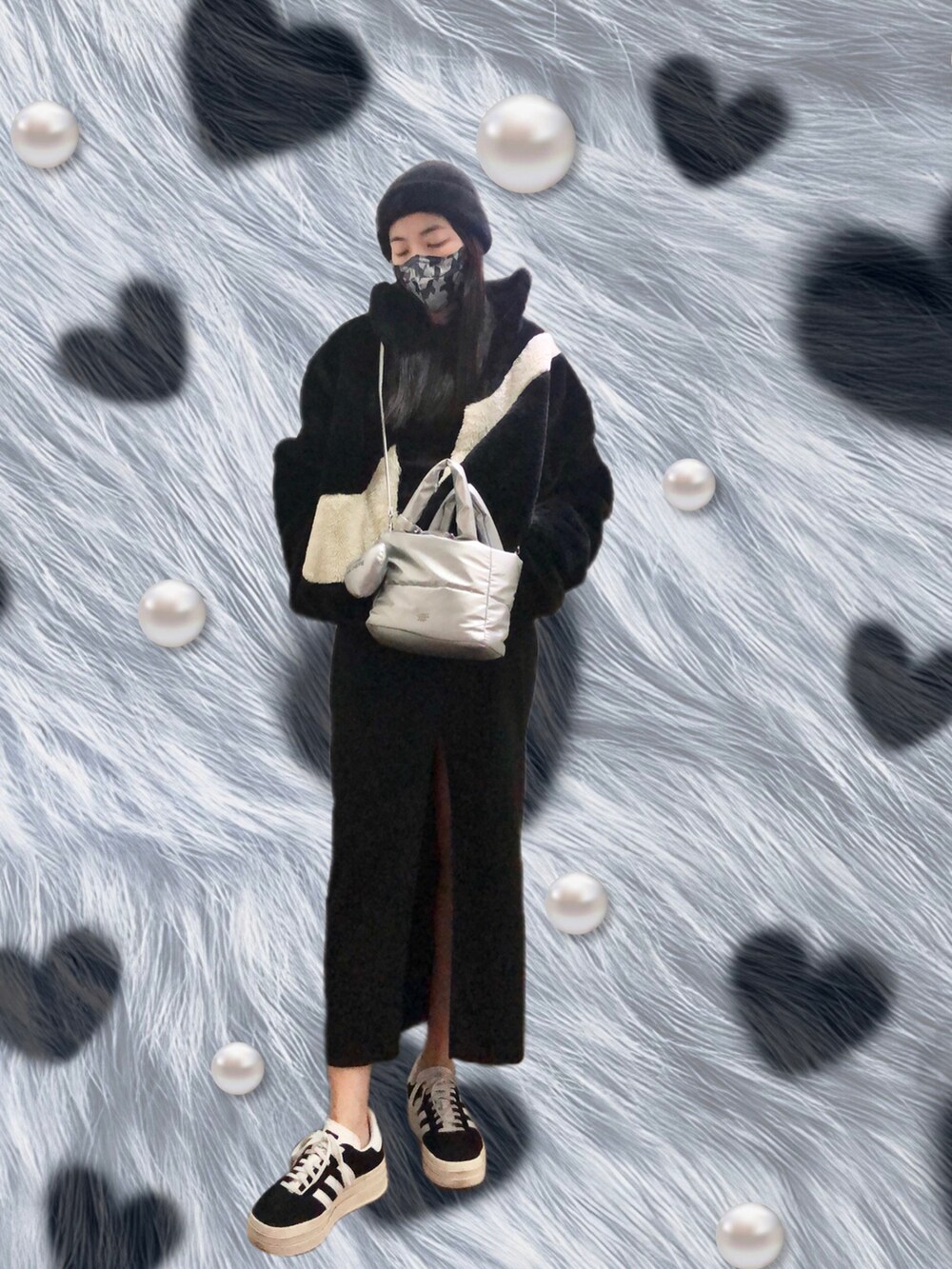 ブラック系のトップス、ブラック系のその他アウター、シルバー系のバッグを着用したレディースの春コーディネートの2枚目の写真