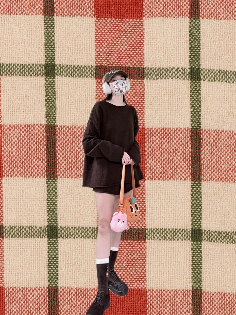 ブラウン系のニット/セーター、ブラウン系のピーコート、ブラウン系のその他パンツを着用したレディースの冬コーディネートの3枚目の写真