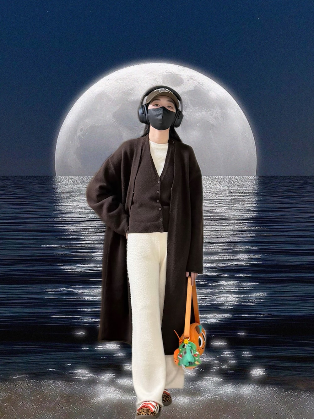 ブラウン系のその他トップス、その他のニット/セーター、ブラウン系のピーコートを着用したレディースの冬コーディネートの2枚目の写真