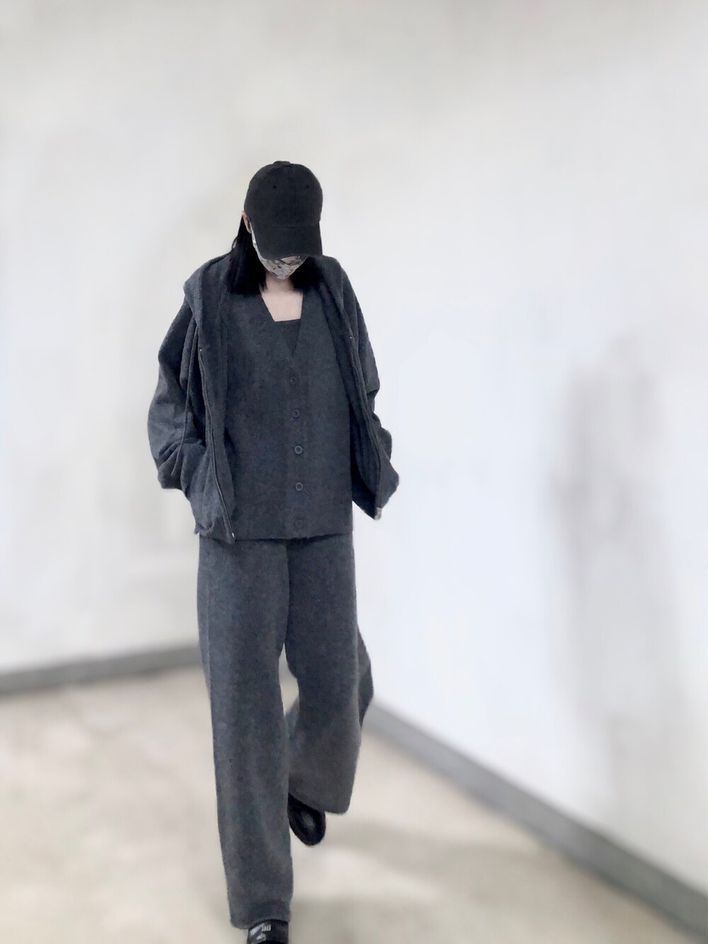「MEIER.Qのethereal_u 俐落皮革西裝外套（スーツジャケット、ブラック系）」を使った、121さん（レディース・162cm）の冬コーディネートの3枚目の写真