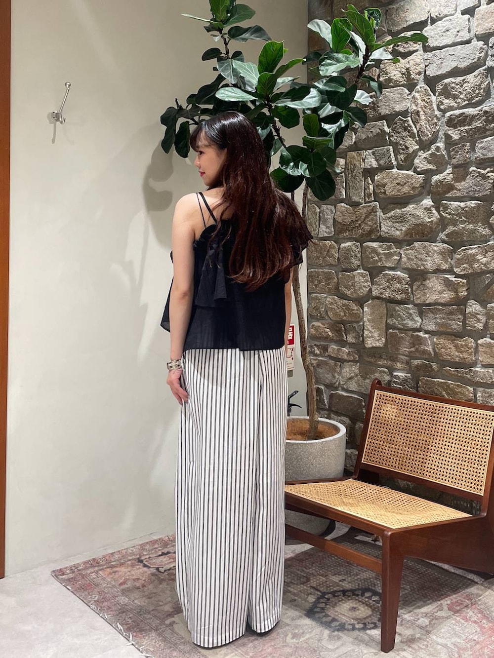 「BAYFLOW、カジュアルコーデ、シンプルコーデ、ヘルシー、夏コーデ」｜「BAYFLOWの[足への負担が少ない]フレフィットBスリングミュール（その他シューズ、ブラック系）」を使った、yuuka520さん（レディース・155cm）の夏コーディネートの3枚目の写真