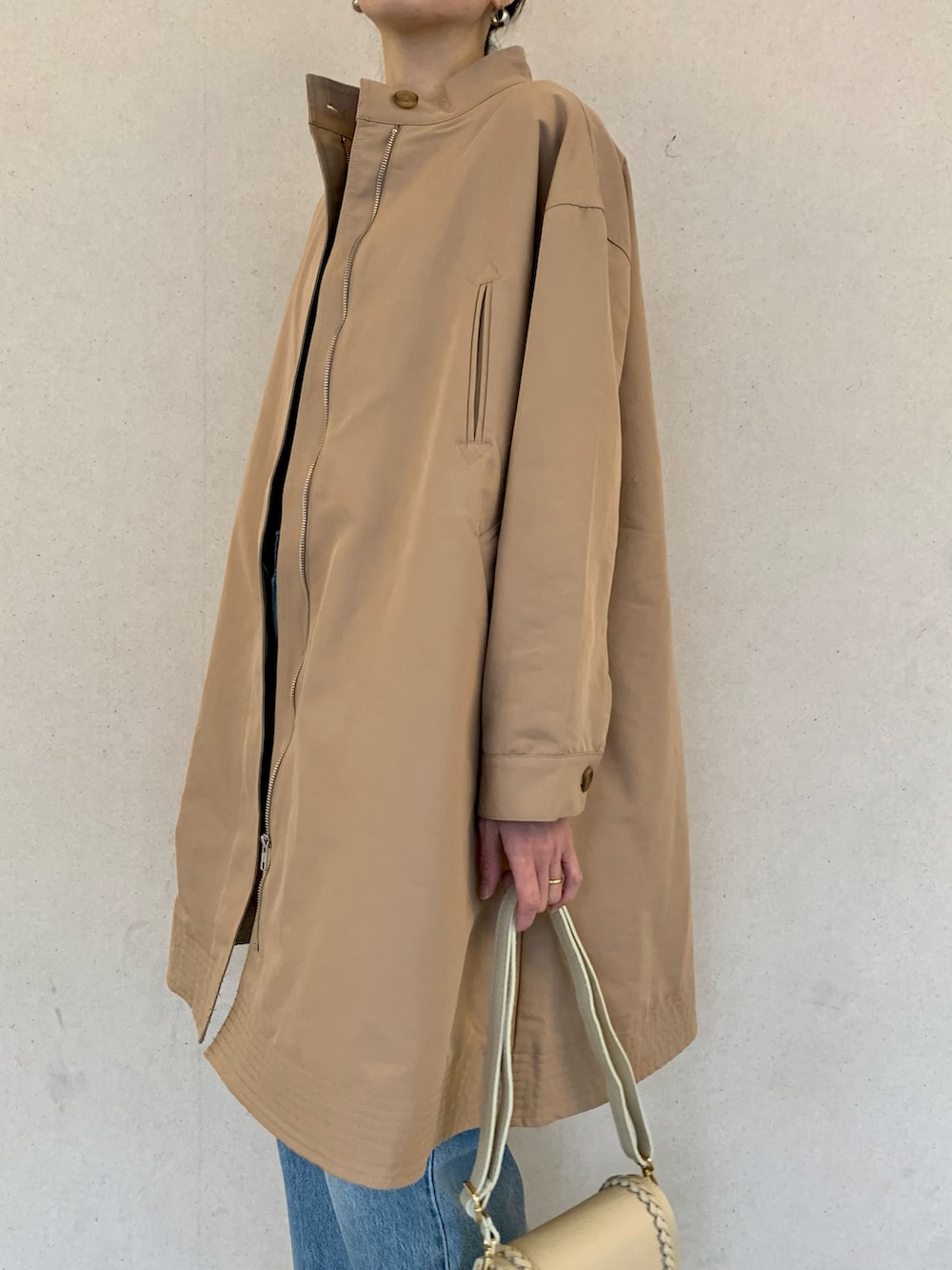「サニーレーベル、Sonny　Label、SonnyLabel、トレンチコート、春アウター、リブニット、デニム、Levi's、ミニバッグ、大人カジュアル、カジュアルコーデ、メガネ女子、高身長女子、高身長コーデ」｜「URBAN RESEARCH Sonny Labelの『SETアイテム』ライナー付きフレアトレンチコート（トレンチコート、ベージュ系）」を使った、kimmyさん（レディース・168cm）の冬コーディネートの5枚目の写真