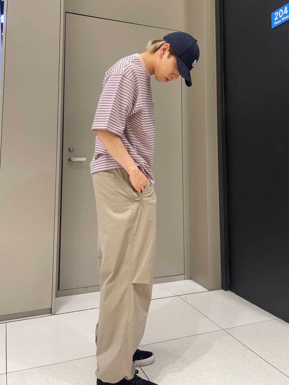 「カジュアル、デートコーデ、休日コーデ、newarrival、メンズ、llbean、春色コーデ、春カラーコーデ、初夏のお出掛けコーデ、外遊びコーデ、私の推し新作アイテム」｜「NEW ERAの『別注』New Era×Sonny Label　RetroCrown 9FIFTY（キャップ、ブルー系）」を使った、Hirotoさん（メンズ・178cm）の春コーディネートの2枚目の写真