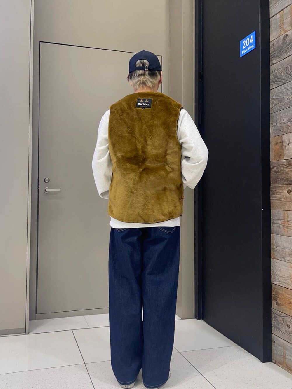 「lee、カジュアル、デートコーデ、Barbour、休日コーデ、newarrival、llbean、外遊びコーデ、私の推し新作アイテム」｜「BarbourのBarbour　warm pile zip-in liner（その他アウター、ブラウン系）」を使った、Hirotoさん（メンズ・178cm）の冬コーディネートの3枚目の写真