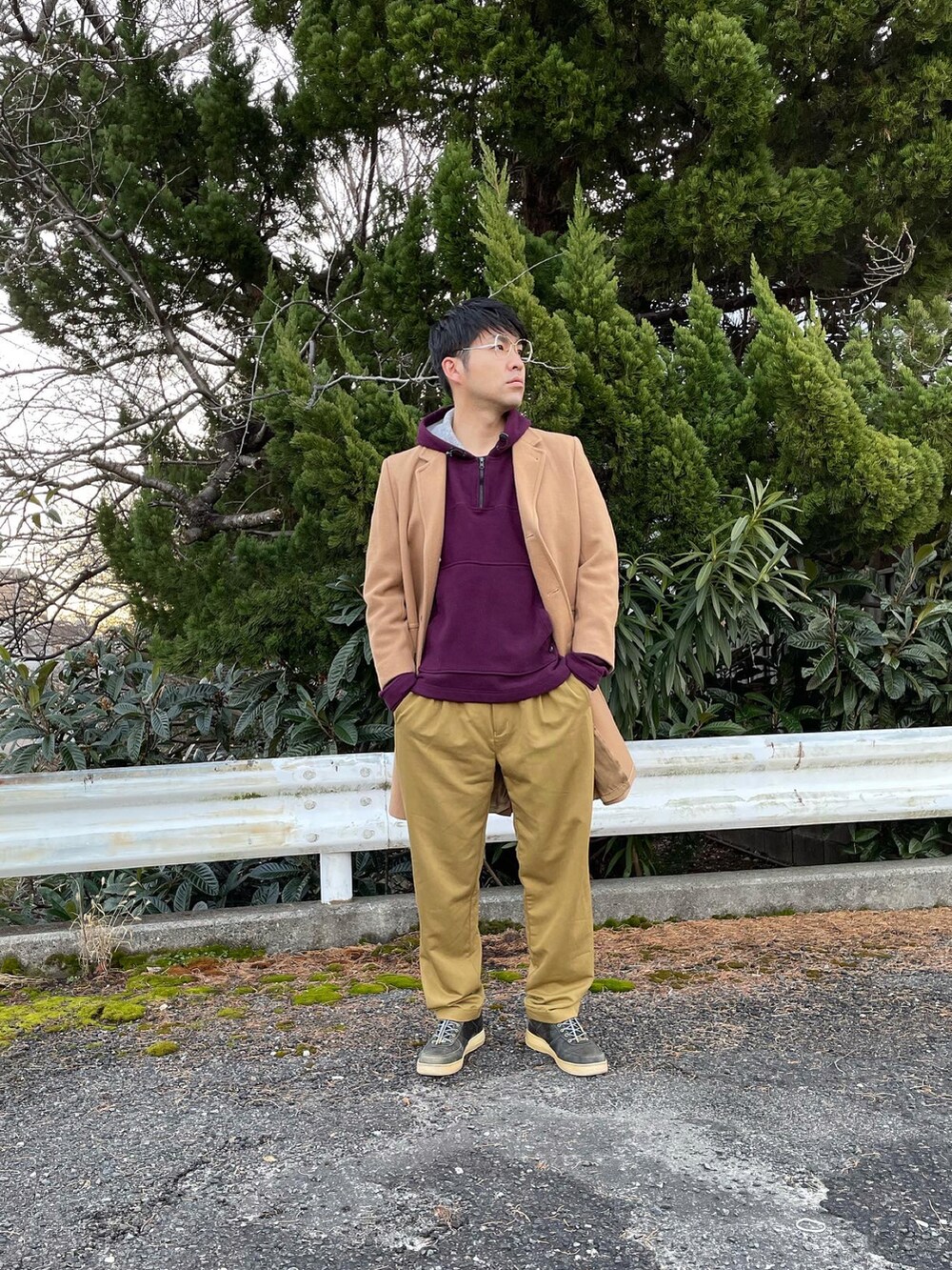 「オーバーサイズ、冬のコーデ、おしゃれさんと繋がりたい、ベージュ、キャメル、チェスターコート、NIKE、古着、スラックス、バーガンディー」｜「usedのアイテム（チェスターコート、ベージュ系）」を使った、takayoichiさん（メンズ・187cm）の冬コーディネートの2枚目の写真