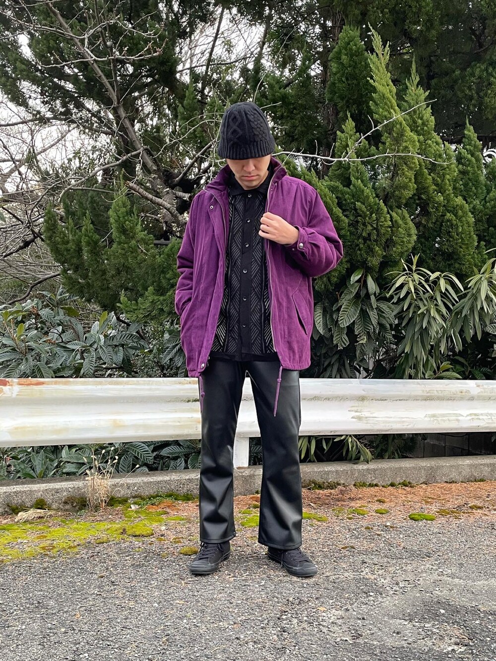 「おしゃれさんと繋がりたい、冬コーデ、お洒落さんとつながりたい、古着MIX、秋冬コーデ、ダウンコート、パープル、ZARA、レザーパンツ、コンバース、ジャックパーセル、ボンネット」｜「印のアイテム（帽子、ブラック系）」を使った、takayoichiさん（メンズ・187cm）の冬コーディネートの5枚目の写真