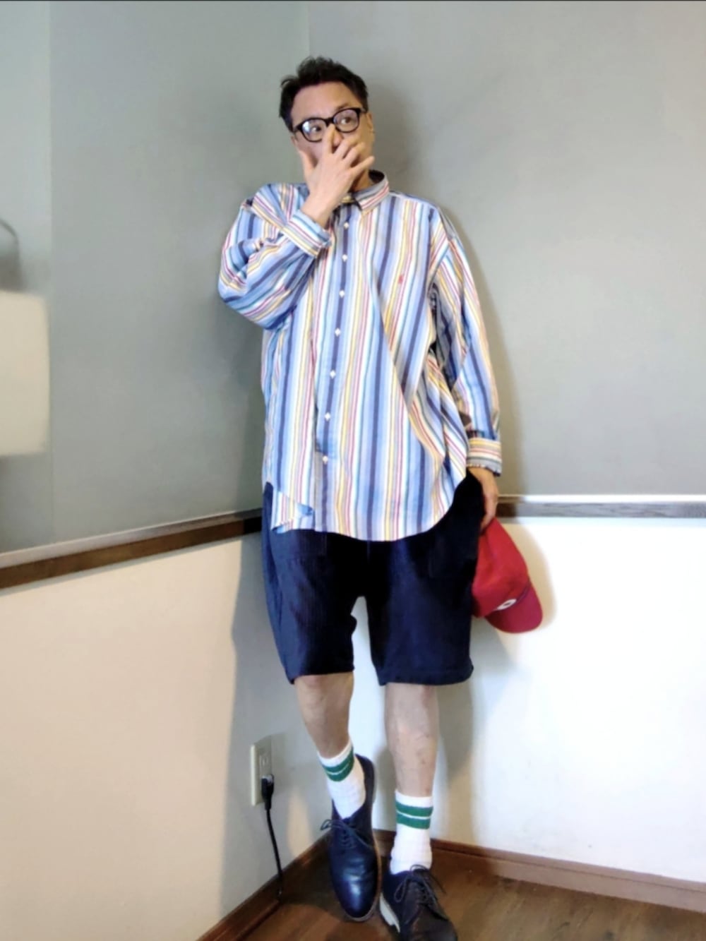 その他のシャツ/ブラウス、ブルー系のその他パンツ、ブルー系のブーツを着用したメンズの夏コーディネートの2枚目の写真