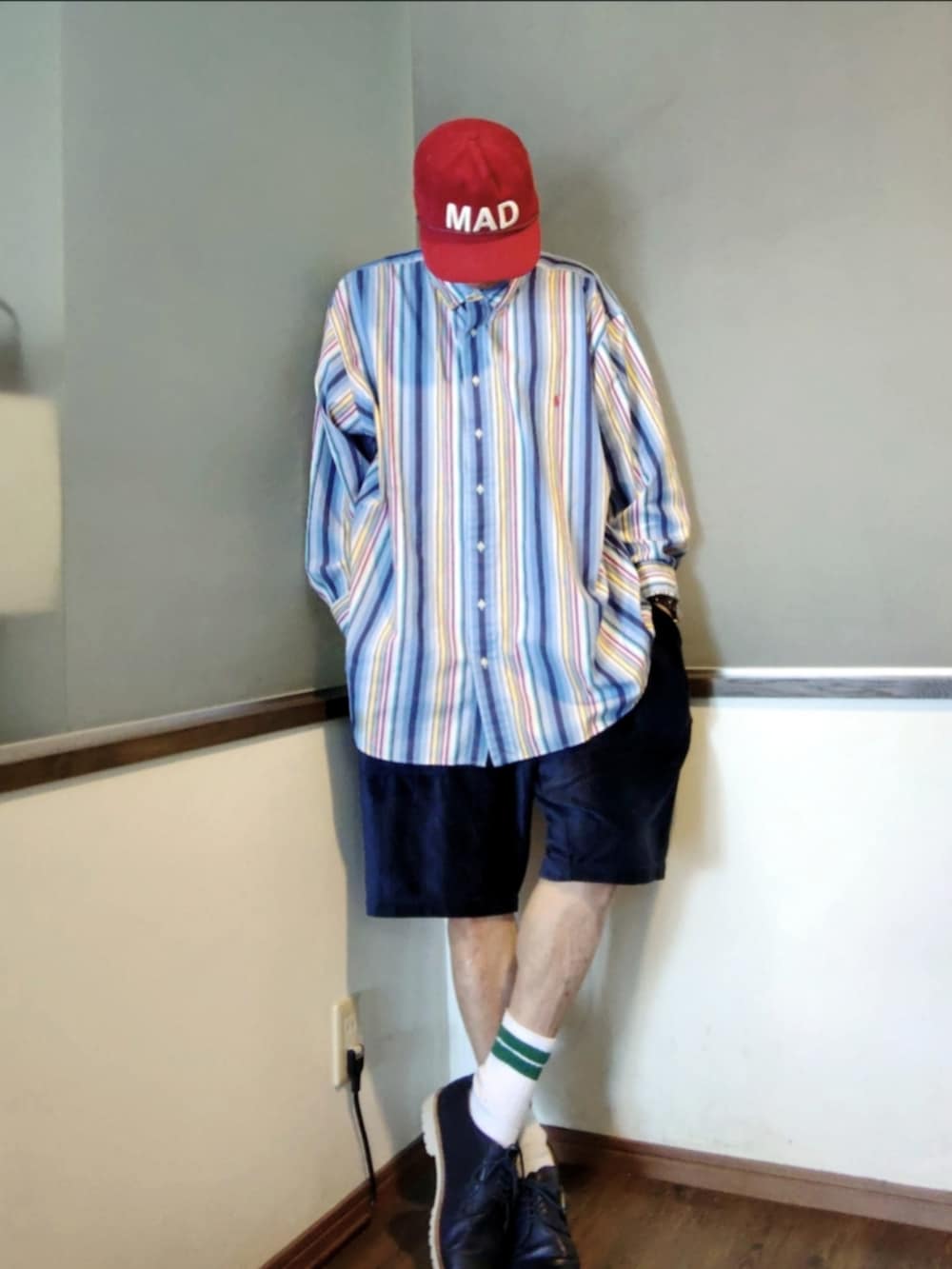 その他のシャツ/ブラウス、ブルー系のその他パンツ、ブルー系のブーツを着用したメンズの夏コーディネートの3枚目の写真