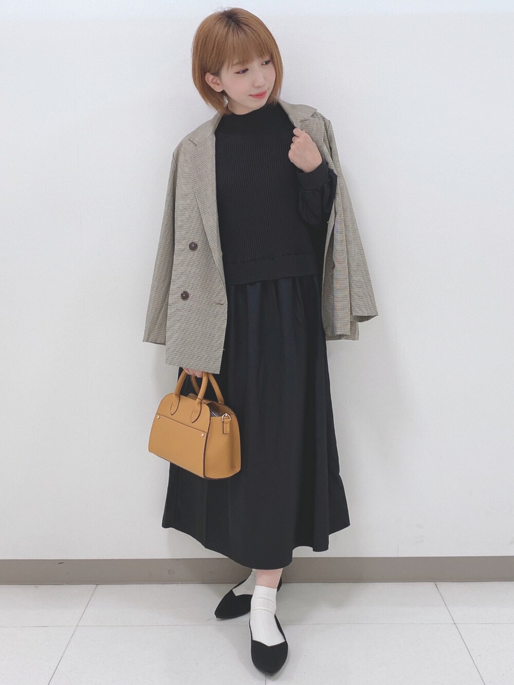 「オトナ女子、きれいめコーディネート、オフィスカジュアル、学校行事、ママコーデ、テーラードジャケット、ジャケットスタイル、チェック、ワンピース、ロングワンピース、ブラック、ハンドバッグ、お洒落さんとつながりたい、いいね、save、フォローお願いします🤑、シューラルー」｜「Cutie Blondeの【セットアップ可能】主役級。ダブルブレスト チェックジャケット（テーラードジャケット、ベージュ系）」を使った、RA★SEさん（レディース・162cm）の秋コーディネートの4枚目の写真