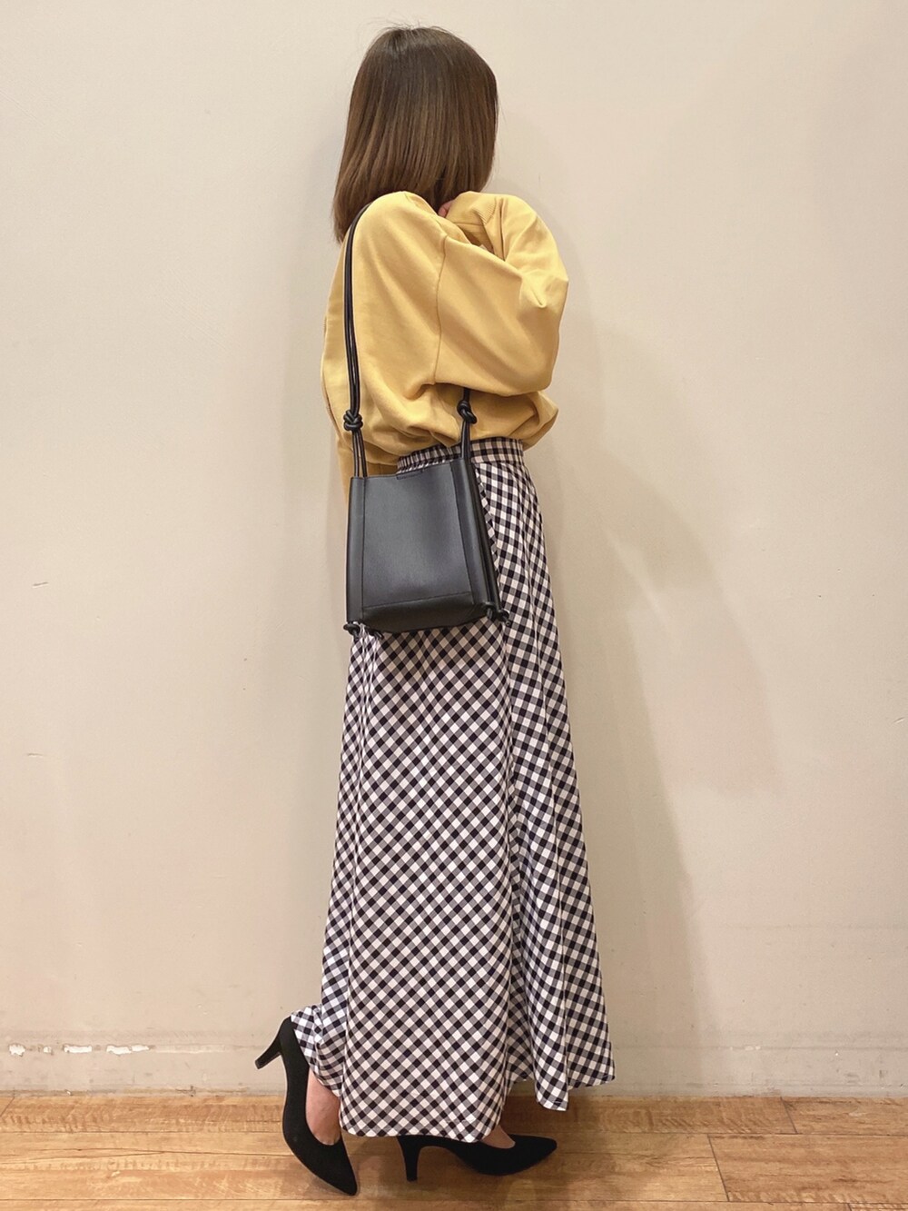 「お出かけコーデ、春コーデ、大人ガーリー、大人かわいい、イエロー、プチプラ、カーディガン、前後2way、シンプル、ギンガムチェック、スカート、ロングスカート、パンプス、ショルダーバッグ、シューラルー」｜「DRESKIPの前後2WAYニットカーディガン（ニット/セーター、イエロー系）」を使った、RA★SEさん（レディース・162cm）の春コーディネートの2枚目の写真