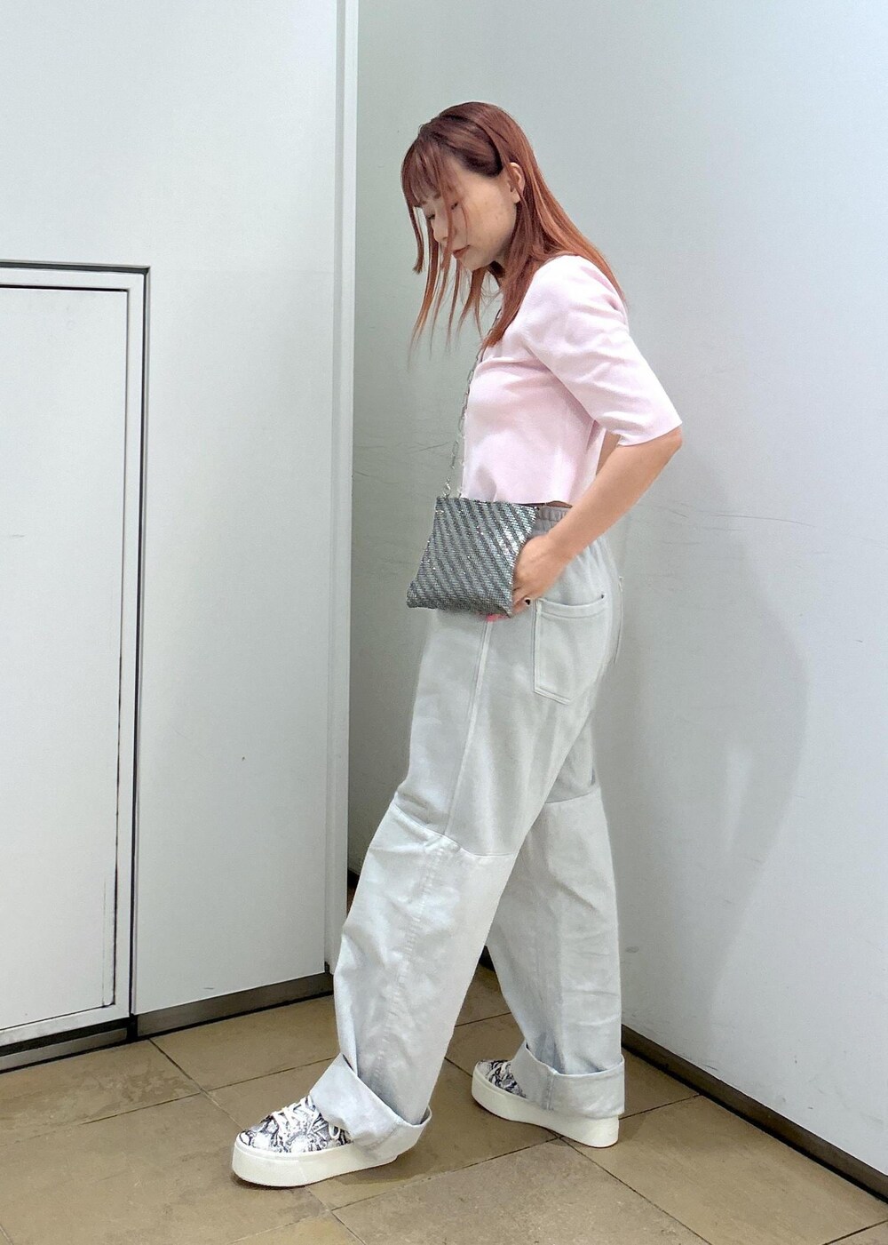 「AMOMENTO、アモーメント、SUPERGA、スペルガ、別注、厚底、SITA NEVADO、シタネバド、ミニバッグ、ショルダーバッグ、キラキラ、ADAM ET ROPÉ、FEMME、骨格ウェーブ、イエベ」｜「SUPERGAの【SUPERGA ADAM ET ROPE' Exclusive】PRINT プラットフォーム スニーカー（スニーカー、ブラック系）」を使った、ハヅキさん（レディース・158cm）の夏コーディネートの4枚目の写真