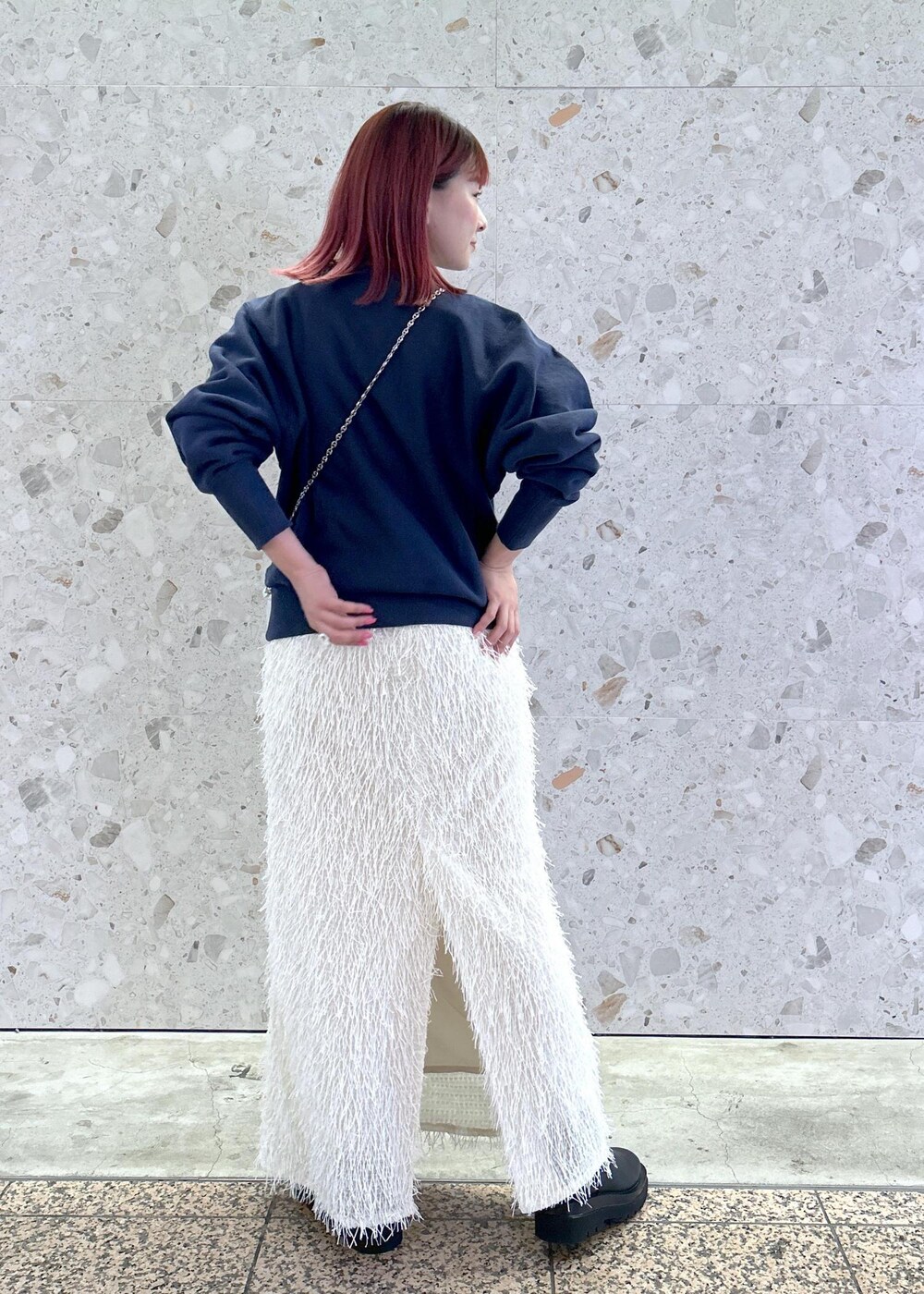 「Champion、チャンピオン、別注、裏起毛、トラックソール、ADD CULUMN、アドカラム、チェーンバッグ、ミニバッグ、ポシェット、provoke、プロヴォーク、フリンジ、ADAM ET ROPÉ、FEMME」｜「ADAM ET ROPE'の［新色追加］トラックソールストレッチブーツ（ブーツ、ブラック系）」を使った、ハヅキさん（レディース・158cm）の秋コーディネートの2枚目の写真