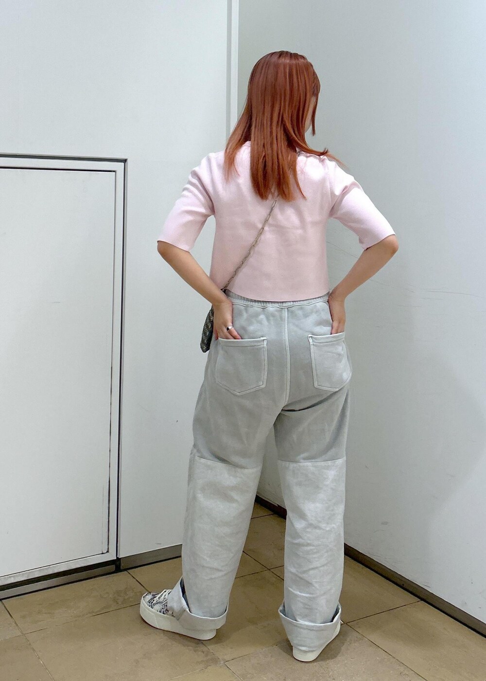 「AMOMENTO、アモーメント、SUPERGA、スペルガ、別注、厚底、SITA NEVADO、シタネバド、ミニバッグ、ショルダーバッグ、キラキラ、ADAM ET ROPÉ、FEMME、骨格ウェーブ、イエベ」｜「SUPERGAの【SUPERGA ADAM ET ROPE' Exclusive】PRINT プラットフォーム スニーカー（スニーカー、ブラック系）」を使った、ハヅキさん（レディース・158cm）の夏コーディネートの5枚目の写真