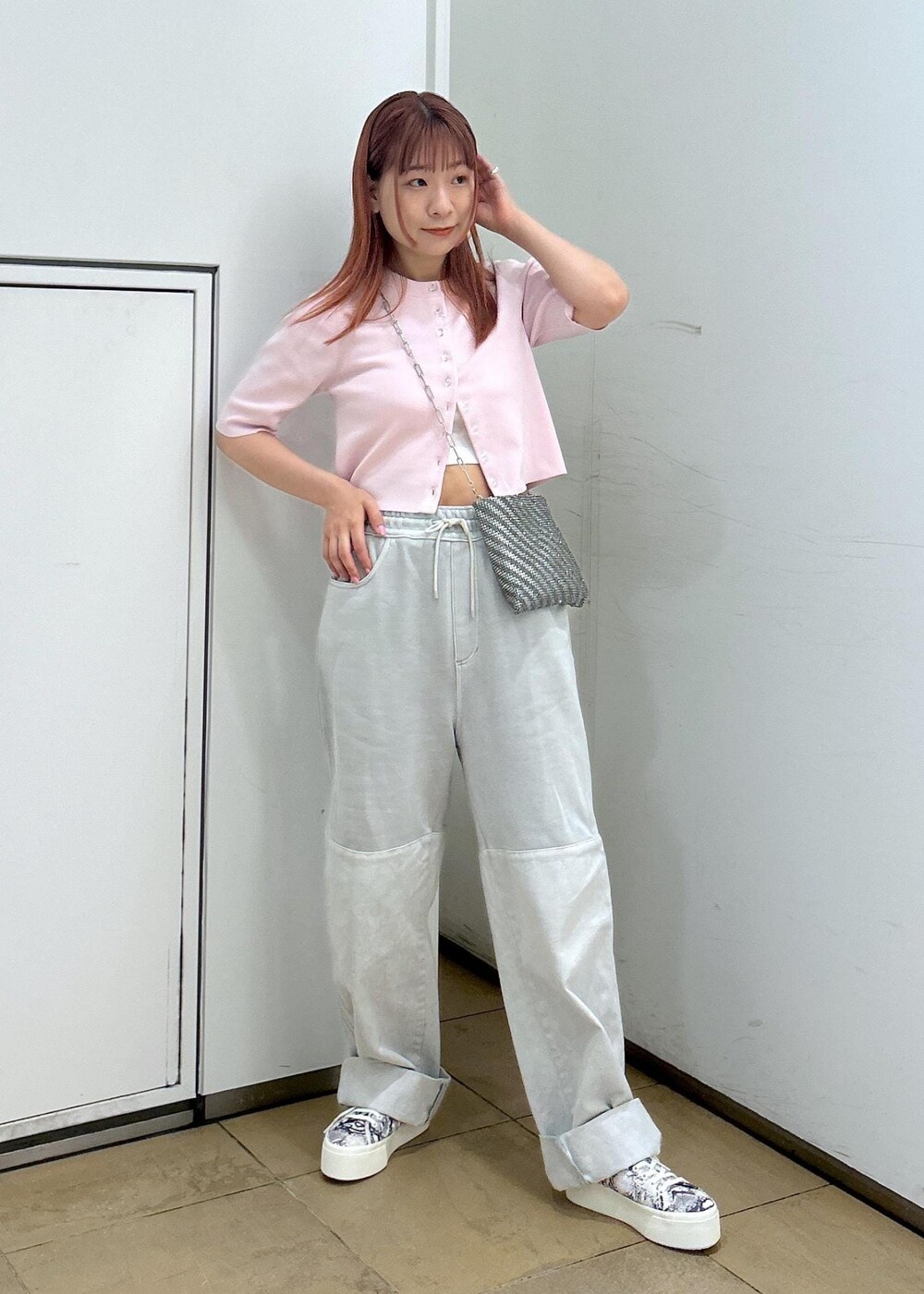 「AMOMENTO、アモーメント、SUPERGA、スペルガ、別注、厚底、SITA NEVADO、シタネバド、ミニバッグ、ショルダーバッグ、キラキラ、ADAM ET ROPÉ、FEMME、骨格ウェーブ、イエベ」｜「SUPERGAの【SUPERGA ADAM ET ROPE' Exclusive】PRINT プラットフォーム スニーカー（スニーカー、ブラック系）」を使った、ハヅキさん（レディース・158cm）の夏コーディネートの3枚目の写真