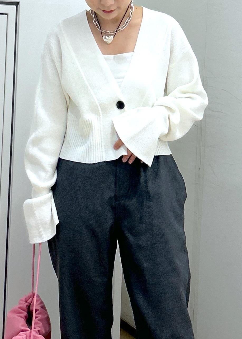 「GRAMICCI、グラミチ、巾着、巾着バッグ、ピンク、グレー、ニット、カーディガン、パンツ、パンプス、ADAM ET ROPÉ、FEMME、骨格ウェーブ、イエベ、きれいめ」｜「Gramicciの【GRAMICCI for ADAM ET ROPE'】別注2WAY STRETCH  PANTS（その他パンツ、グレー系）」を使った、ハヅキさん（レディース・158cm）の春コーディネートの5枚目の写真