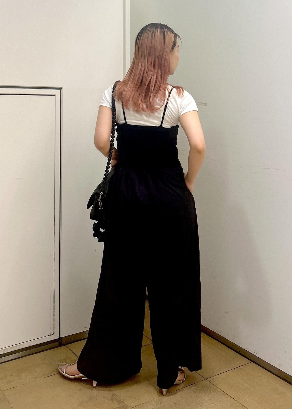 「Hanes、ヘインズ、BIOTOP、ビオトープ、クロップド、クロップド丈、KNOWHOW JEWELRY、ノウハウジュエリー、ハート、ハートモチーフ、リング、ネックレス、ADAM ET ROPÉ、FEMME、骨格ウェーブ」｜「ADAM ET ROPE'の【サステナブル】ナロークロスストラップサンダル（サンダル、シルバー系）」を使った、ハヅキさん（レディース・158cm）の夏コーディネートの3枚目の写真