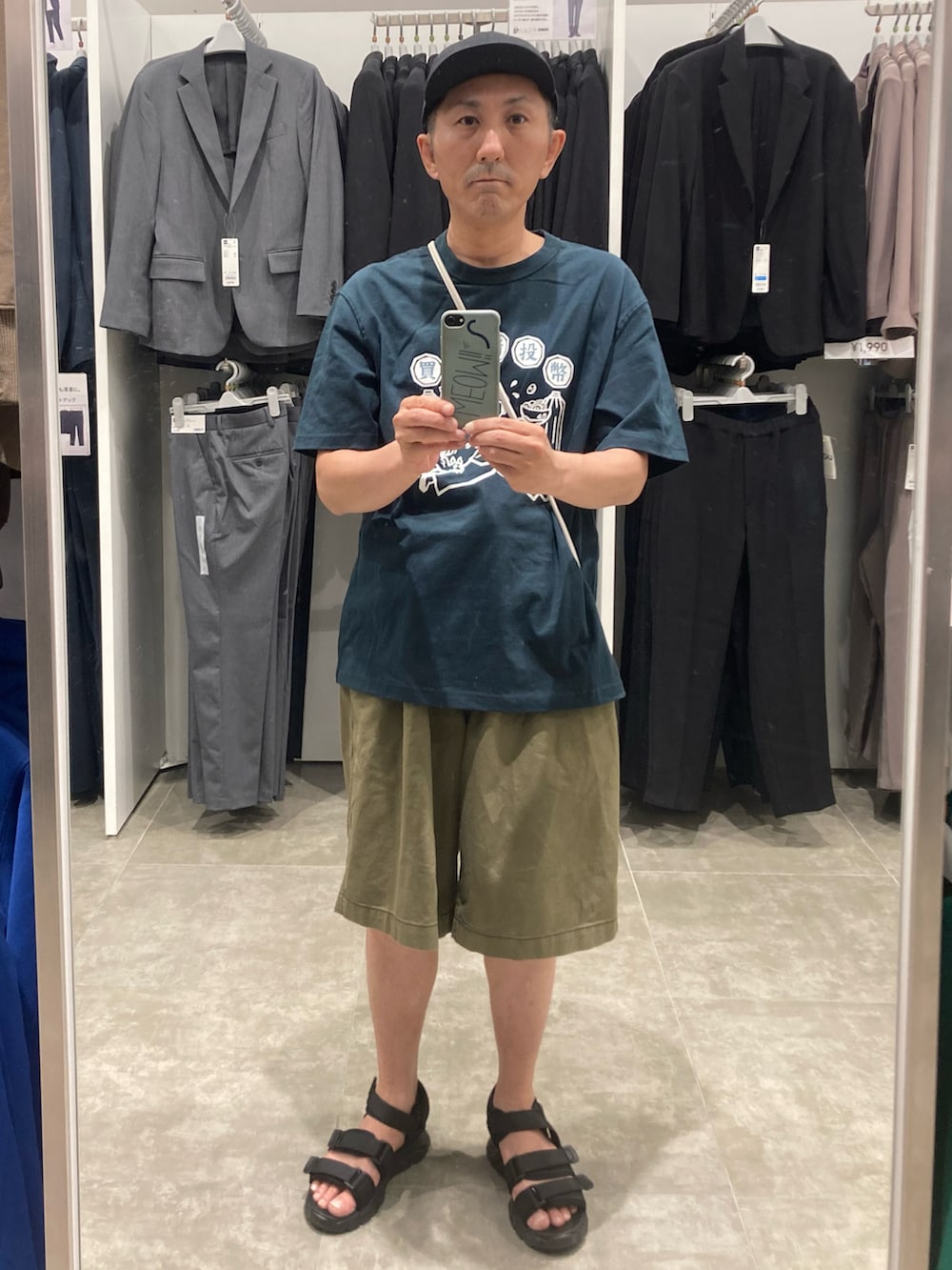 「チャイナ」｜「BACK NUMBERの【BACK NUMBER】無地ショートバイザー（キャップ、ブラック系）」を使った、オッパみさん（メンズ・165cm）の夏コーディネートの2枚目の写真
