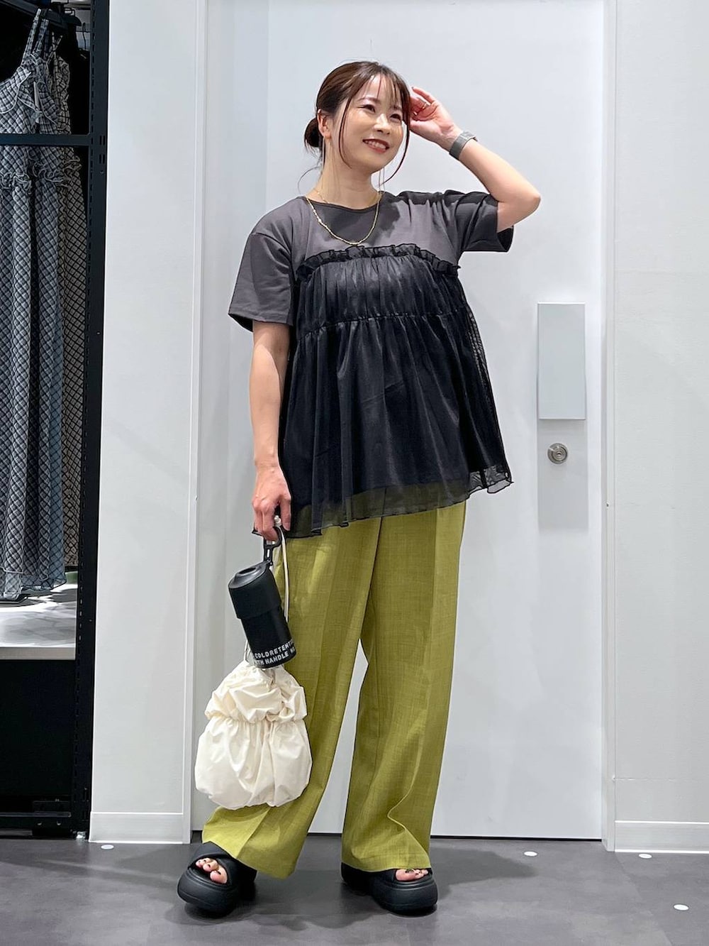 emaさんの「＜累計販売34万本!!＞【保温保冷】ペットボトルホルダーZ5S / 286293（LAKOLE）」を使ったコーディネートの5枚目の写真