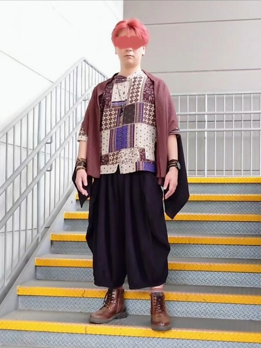 「エスニック、エスニックコーデ、エスニックファッション、チャイハネ」｜「AsianFunnyShopのアイテム（Tシャツ/カットソー、ブラウン系）」を使った、hopper03さん（メンズ・174cm）の夏コーディネートの2枚目の写真